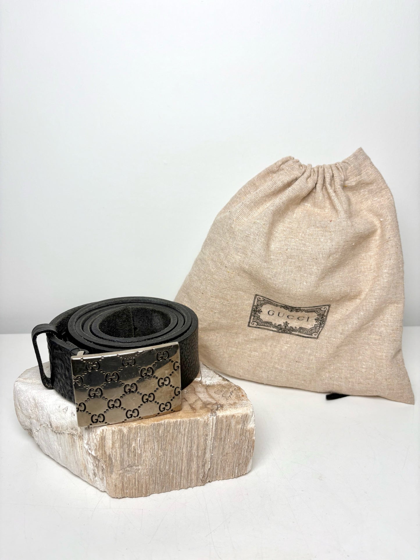 Mens Size 95 cm (38 US) Gucci Black Leather Embossed Men's Belt