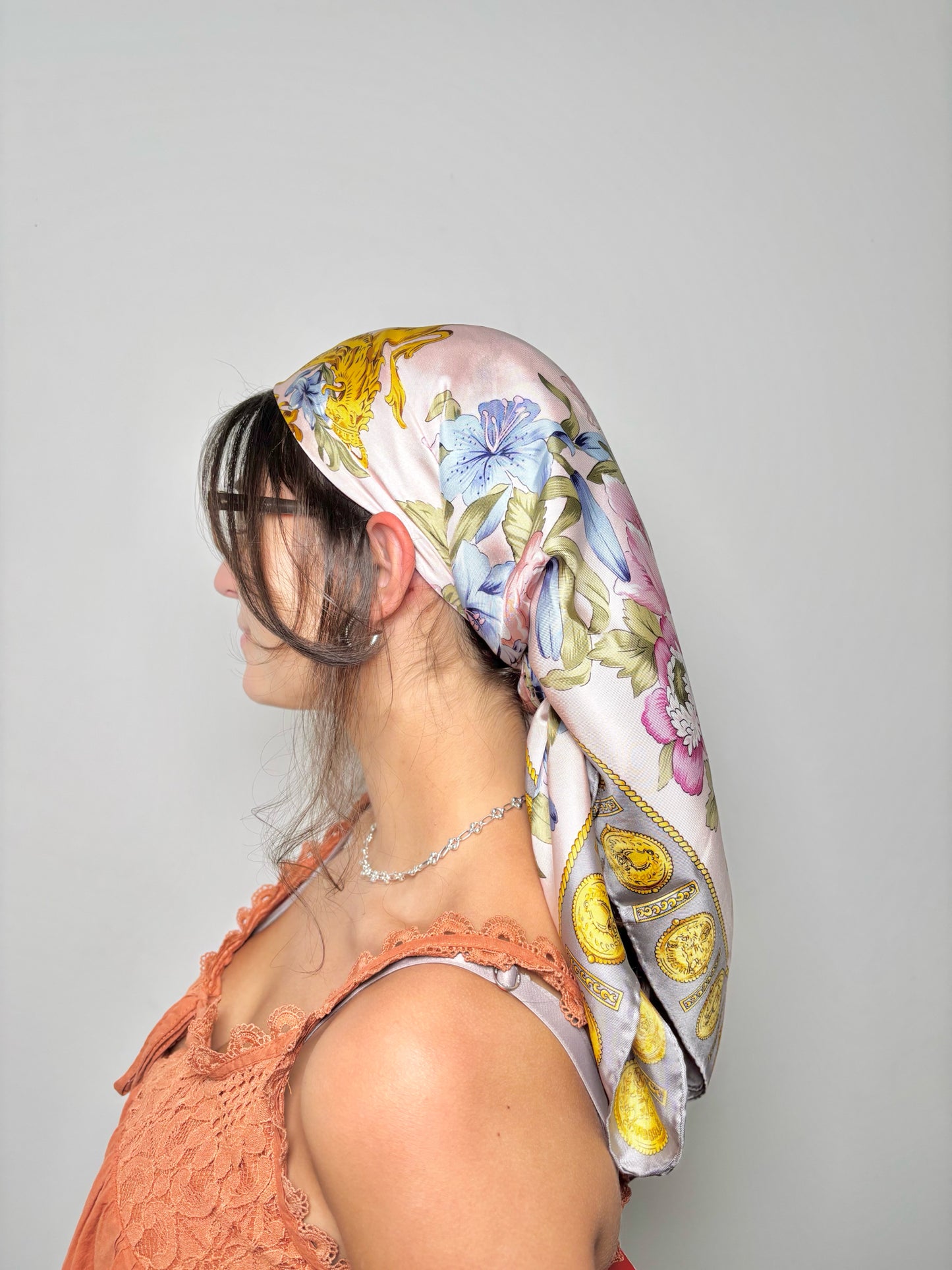 Burberrys' Vintage Floral Print Silk Pre-owned 34" x 34" Pink Scarf
