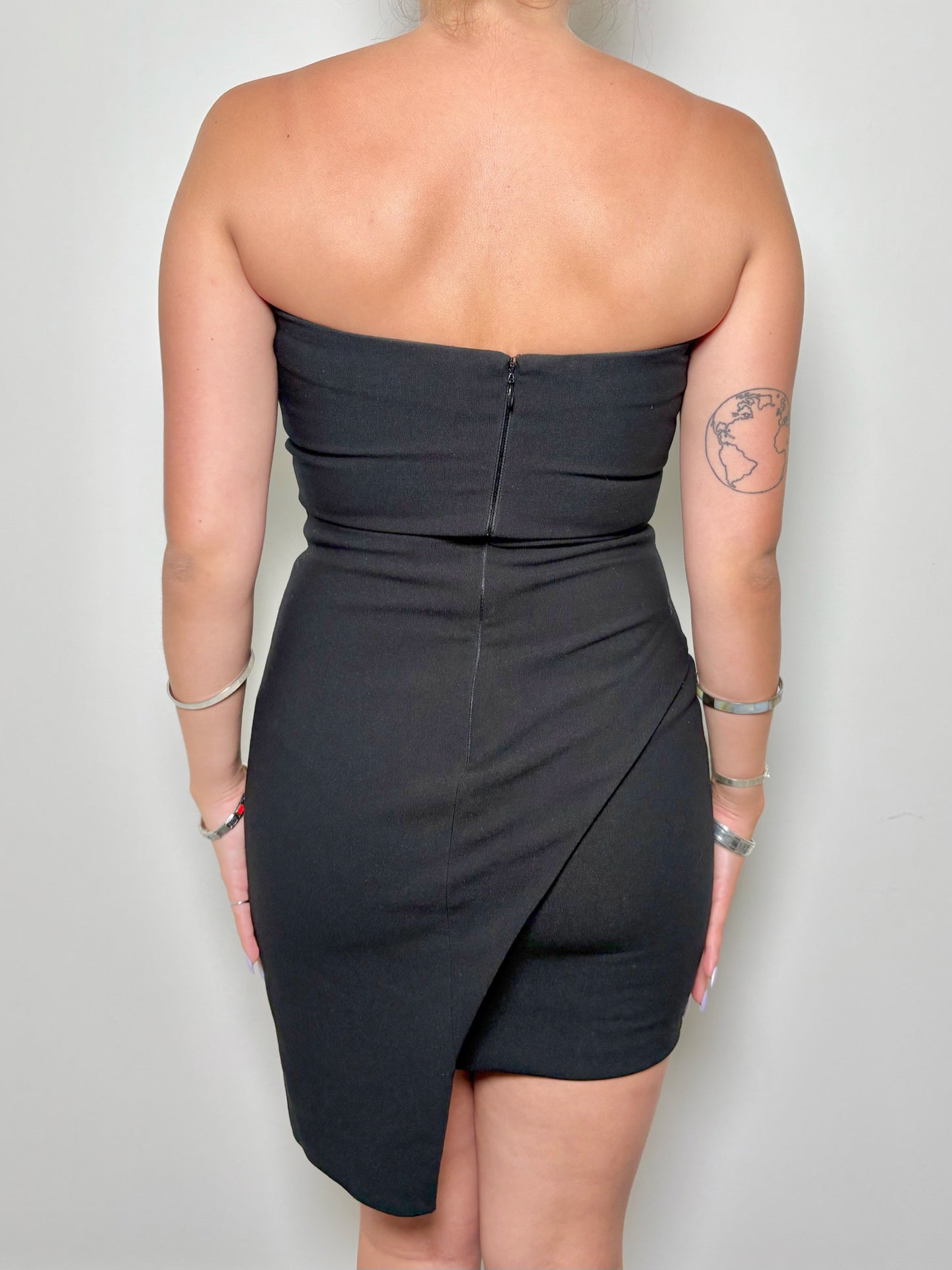 Women Size 6 Elizabeth and James Black Solid Polyester Dress