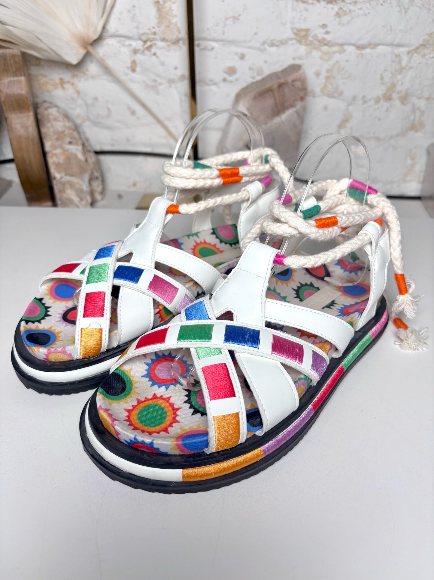 W Shoe Size 8 Farm Rio Multicolor Leather Vegan Pre-owned Sandals
