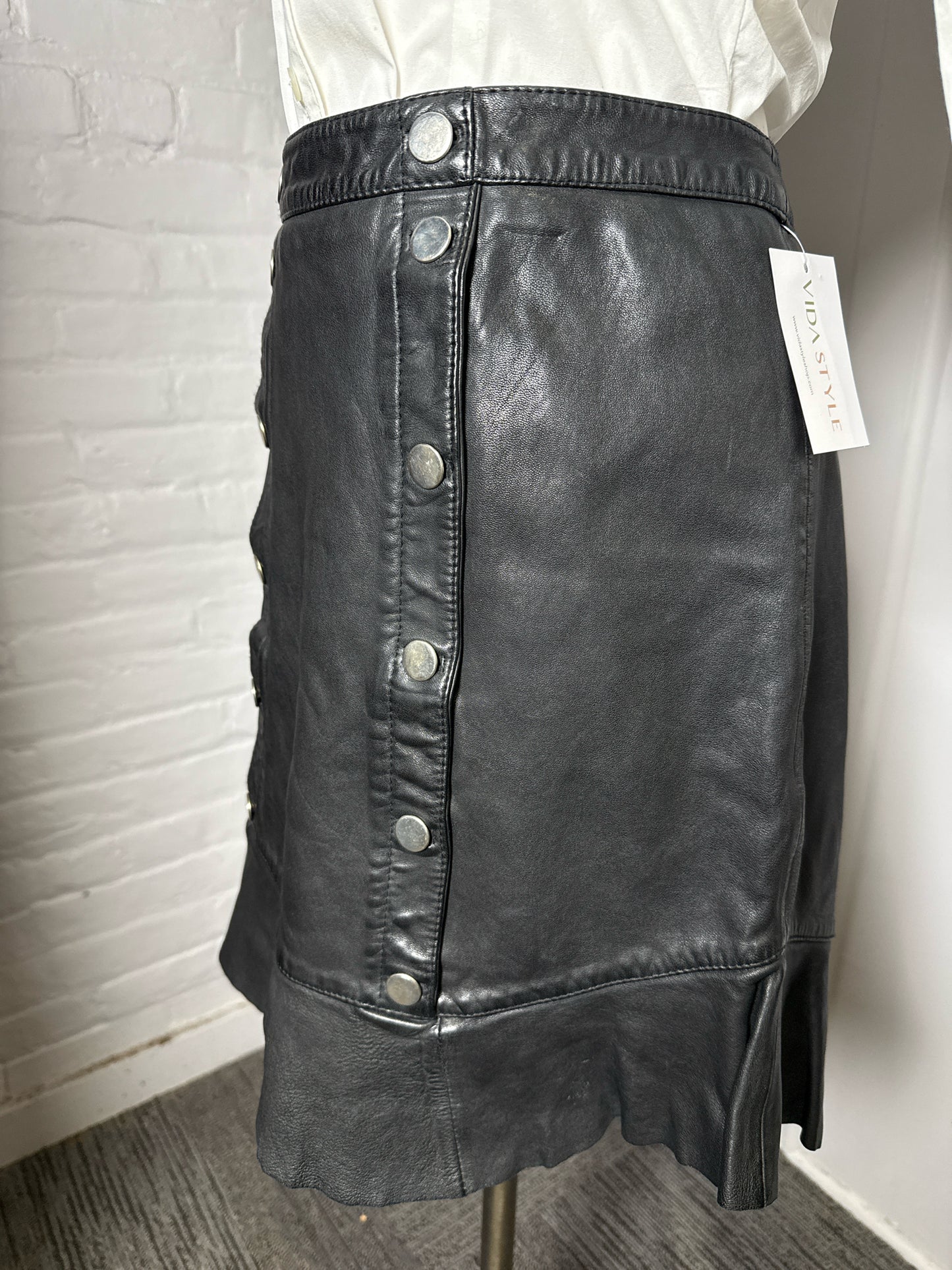 Women Size 8 Walter Baker Black Ruffle Hem Lamb Leather Skirt