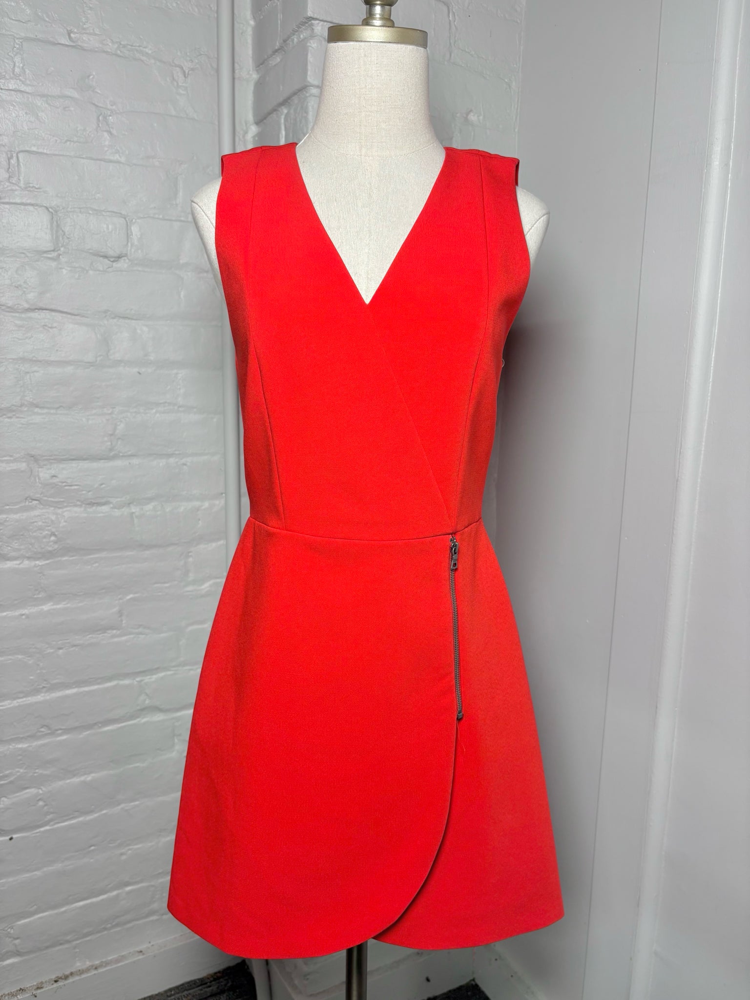 alice olivia red dress Women Size 6 Alice + Olivia Red Solid Acetate Dress