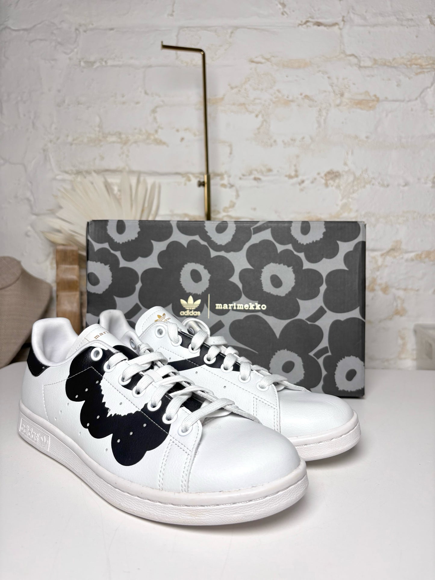 W Shoe Size 8.5 adidas x marimekko Black & White Leather NWT Sneakers