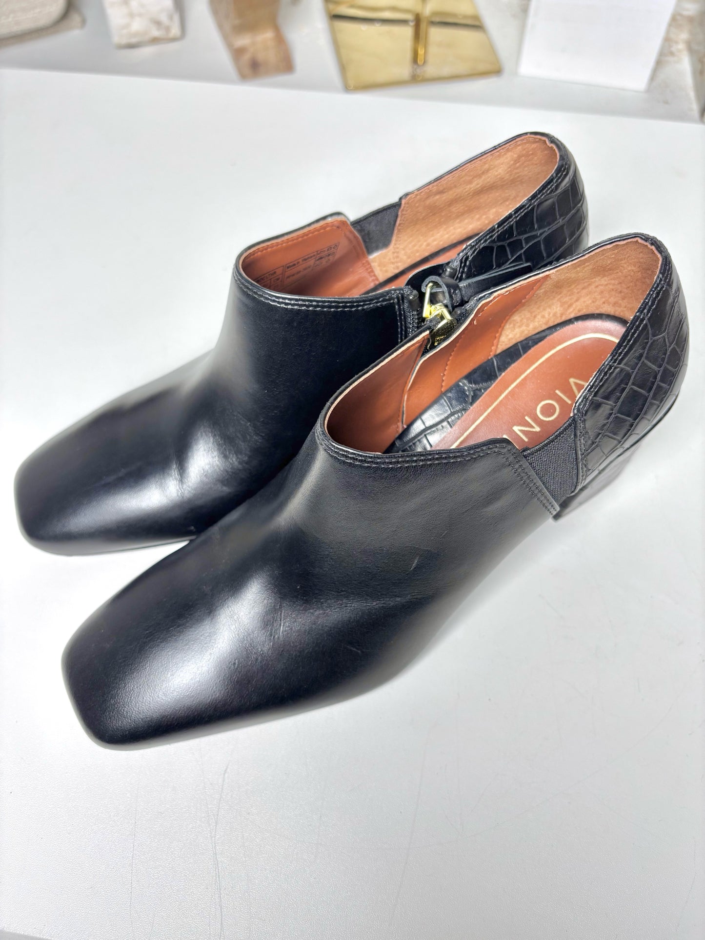 W Shoe Size 6 Vionic Black Leather NWT Heels