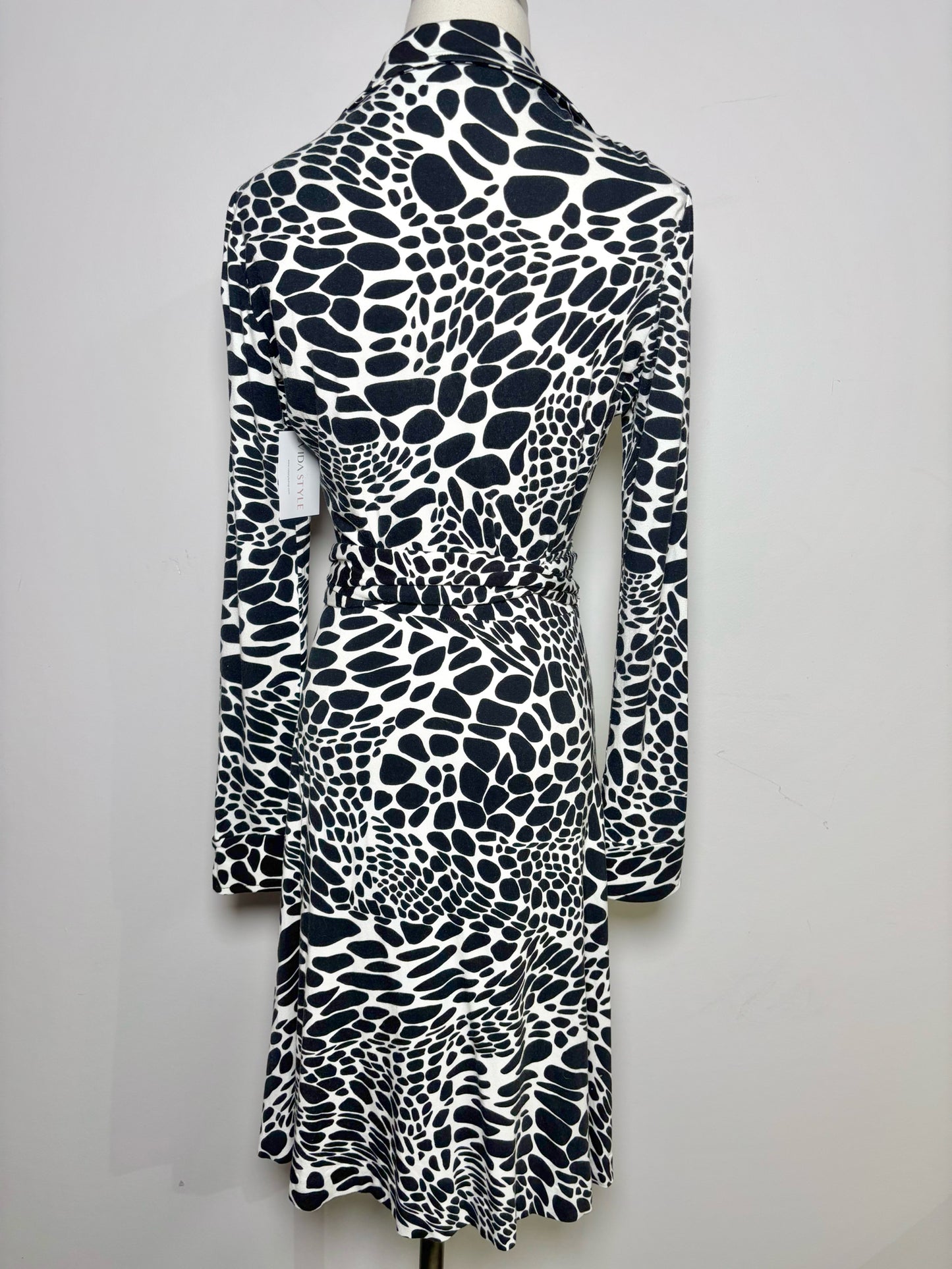 Women Size 4 Diane Von Furstenberg Black & White Spots Viscose Dress