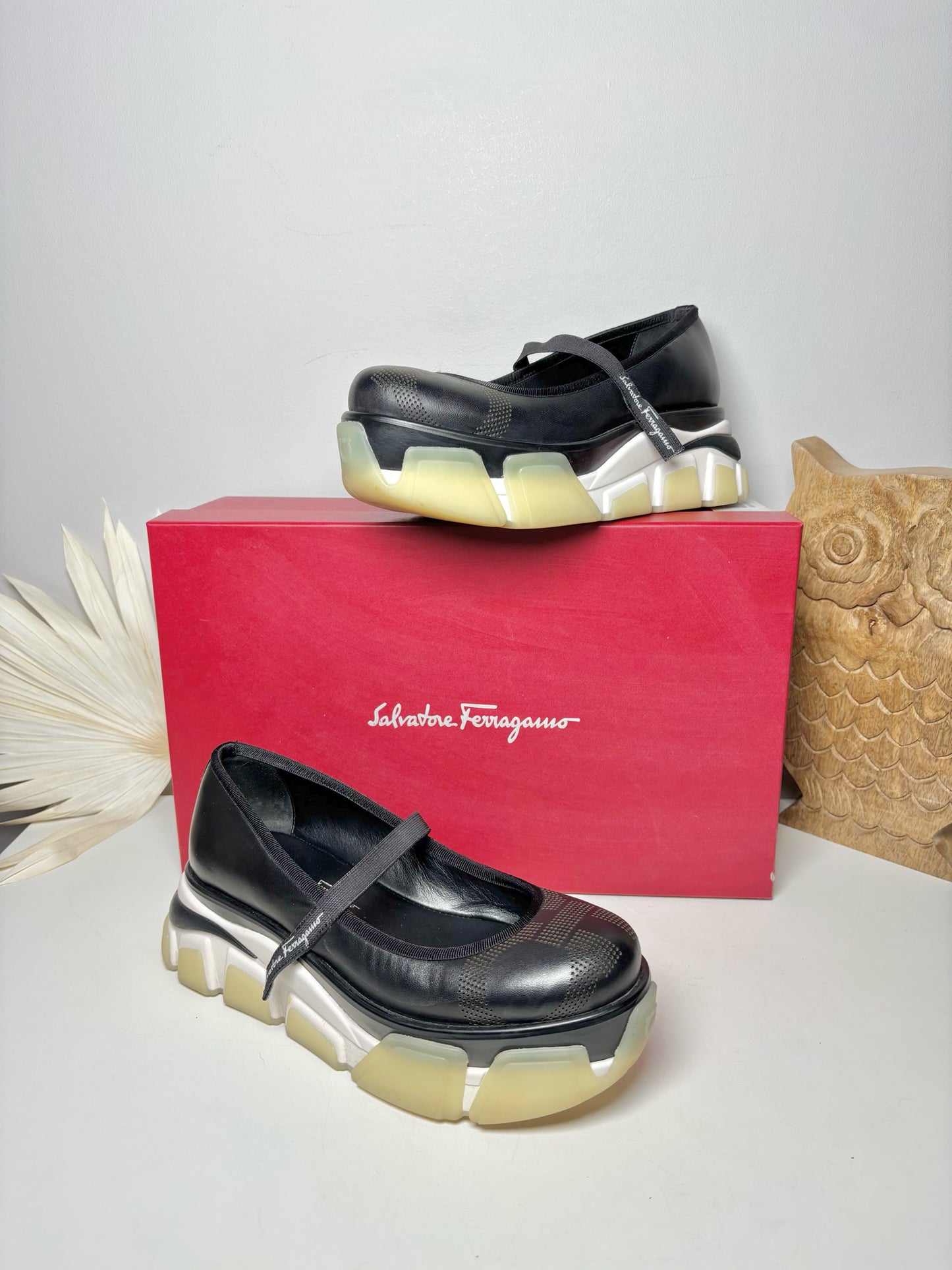W Shoe Size 6 Salvatore Ferragamo Black Leather Cowhide Sneakers