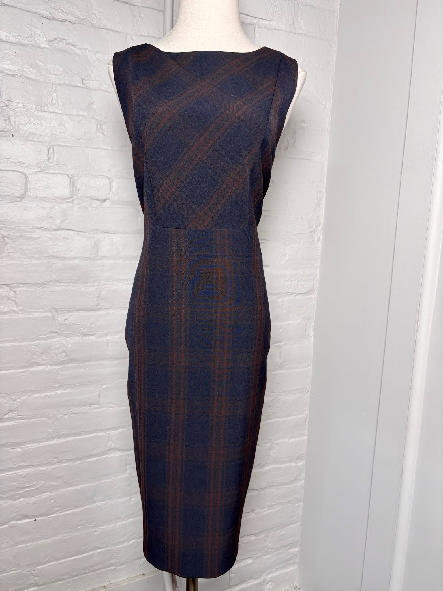 Women Size 10 Elie Tahari Navy, brown Plaid Polyester Blend Dress VIDA STYLE SHOP Women Size 10 Elie Tahari Navy, brown Plaid Polyester Blend Dress VIDA STYLE SHOP
