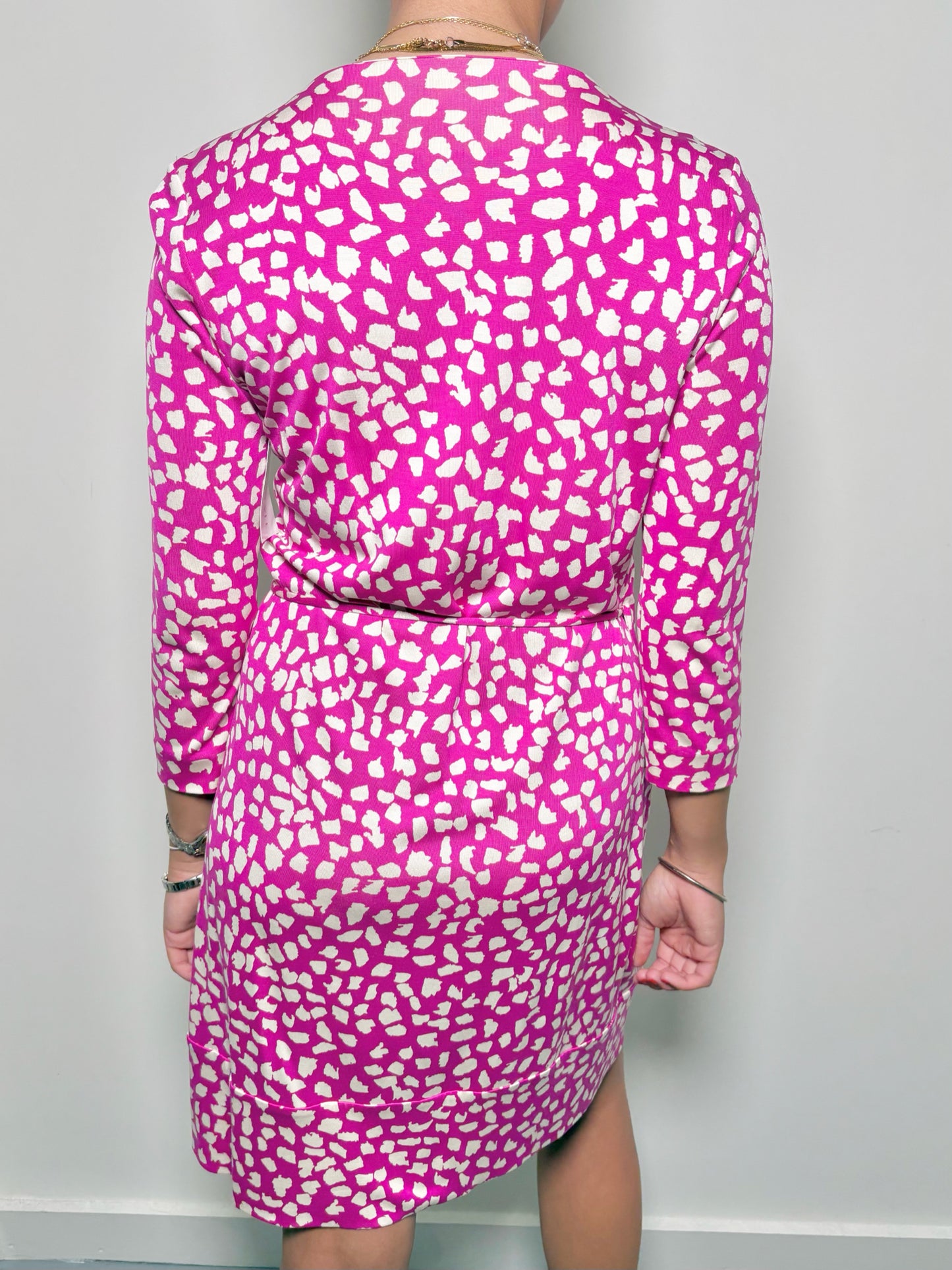 Women Size 8 Diane Von Furstenberg Pink, White Abstract Dots Pure Silk Dress