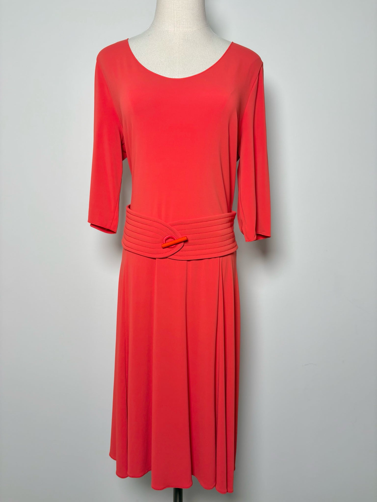 Women Size 14 Armani Collezioni Red Sexy, Slink Midi Dress VIDA STYLE SHOP Women Size 14 Armani Collezioni Red Sexy, Slink Midi Dress VIDA STYLE SHOP