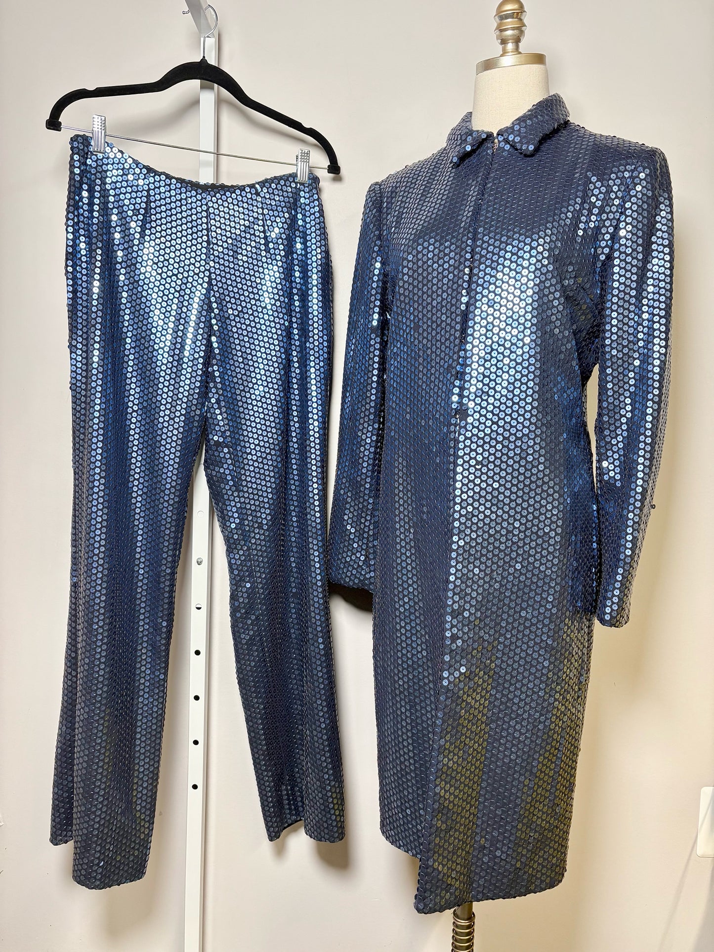 Women Size 42 ( 6 US) L'Altramoda Blue Sequins Suit