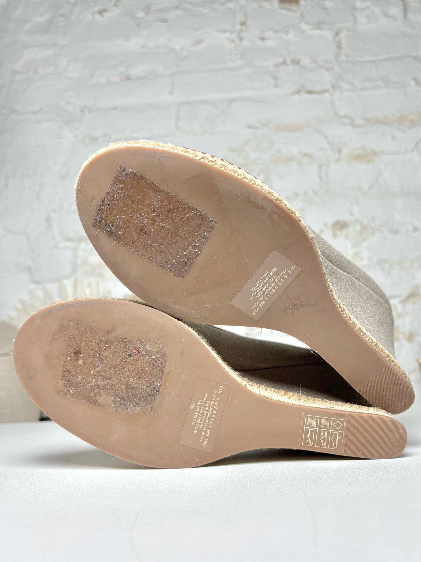 W Shoe Size 8.5 Tory Burch Beige Canvas Wedges