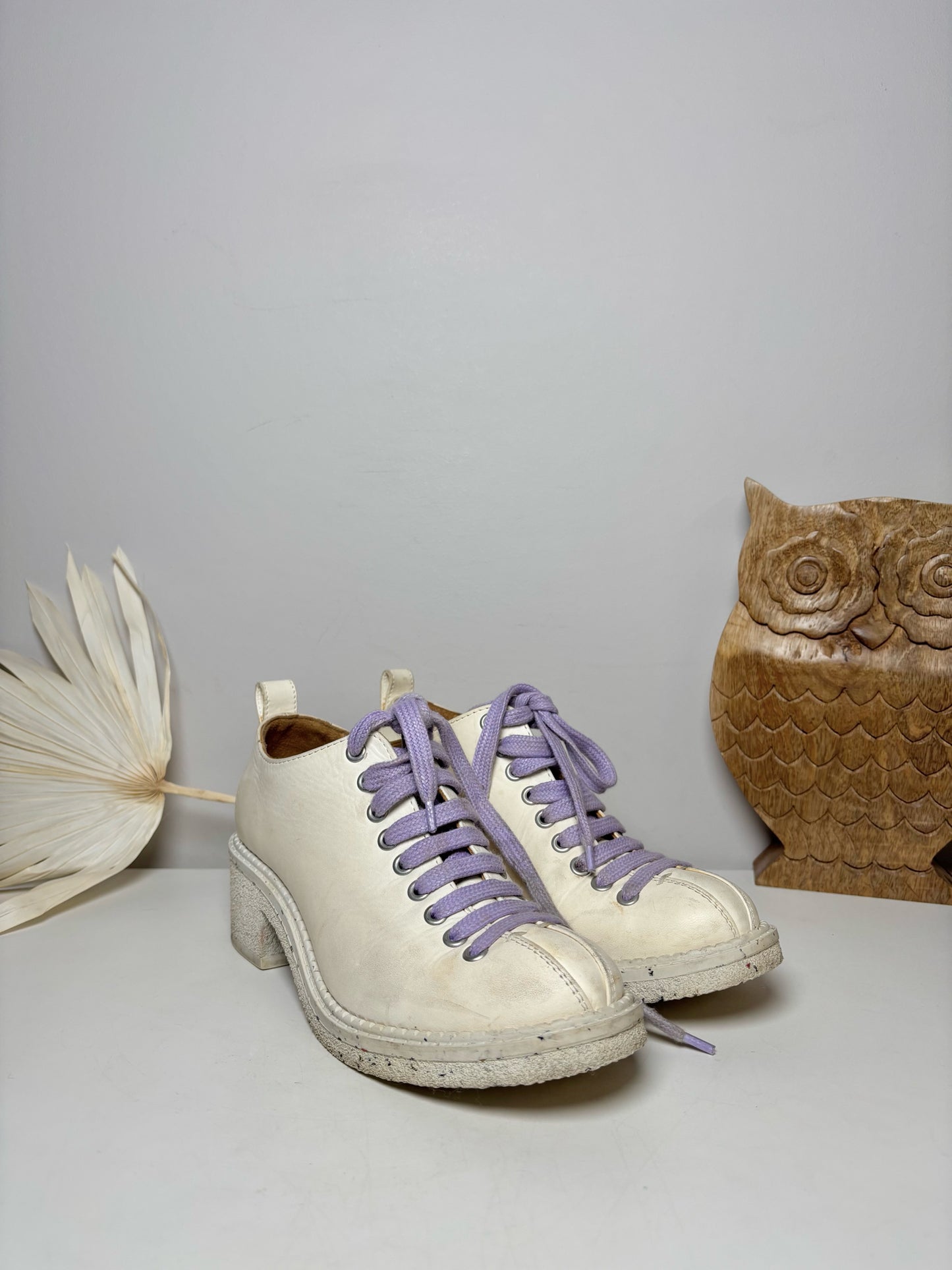 W Shoe Size 8.5 John Fluevog Cream Leather Cowhide Lace-ups