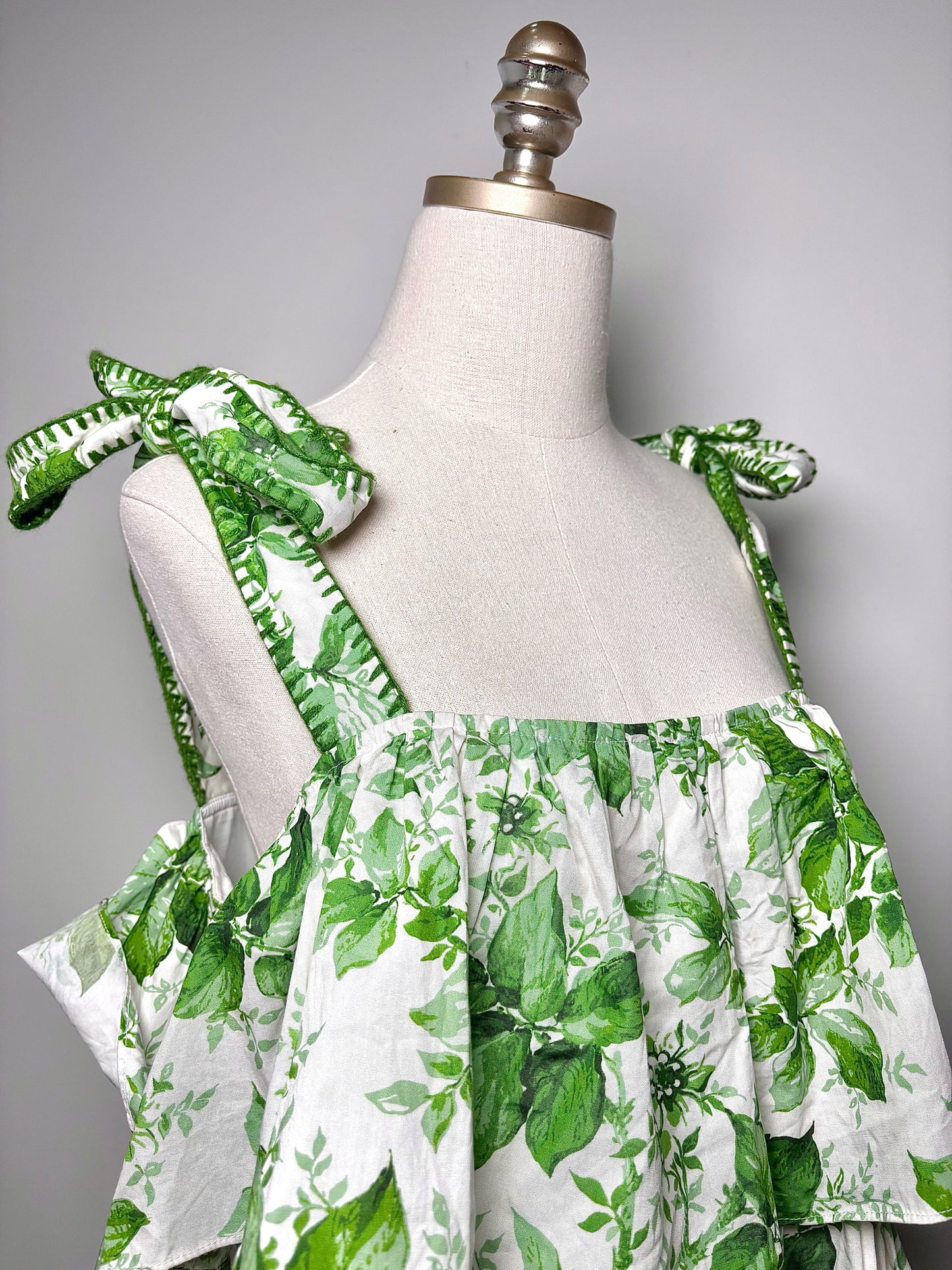 Women Size S Tuckernuck Green Leaves Pre-owned Top