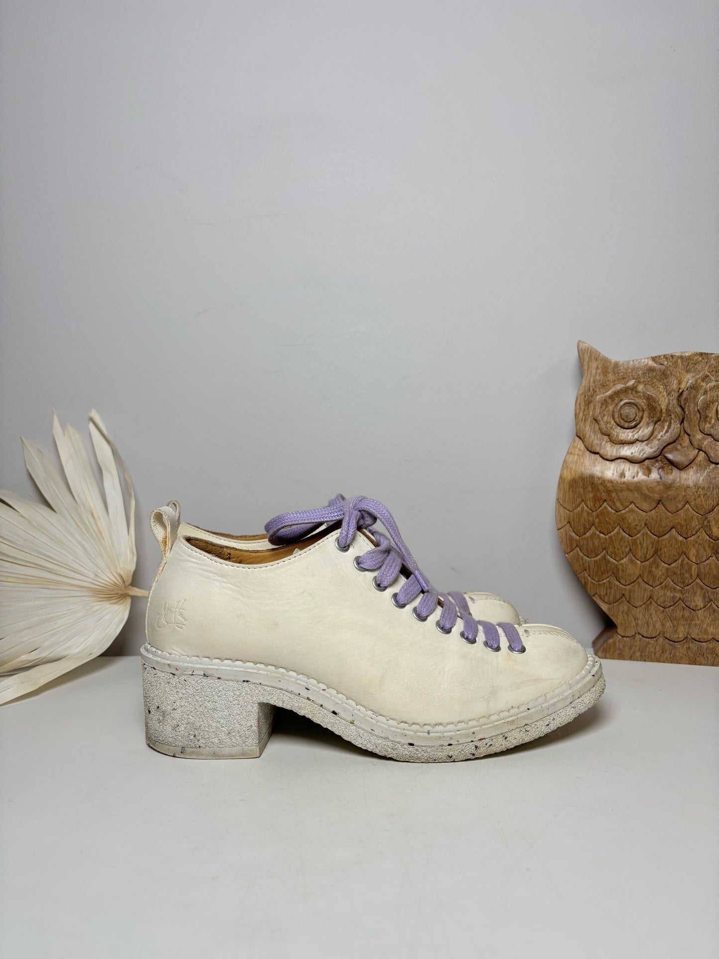 W Shoe Size 8.5 John Fluevog Cream Leather Cowhide Lace-ups