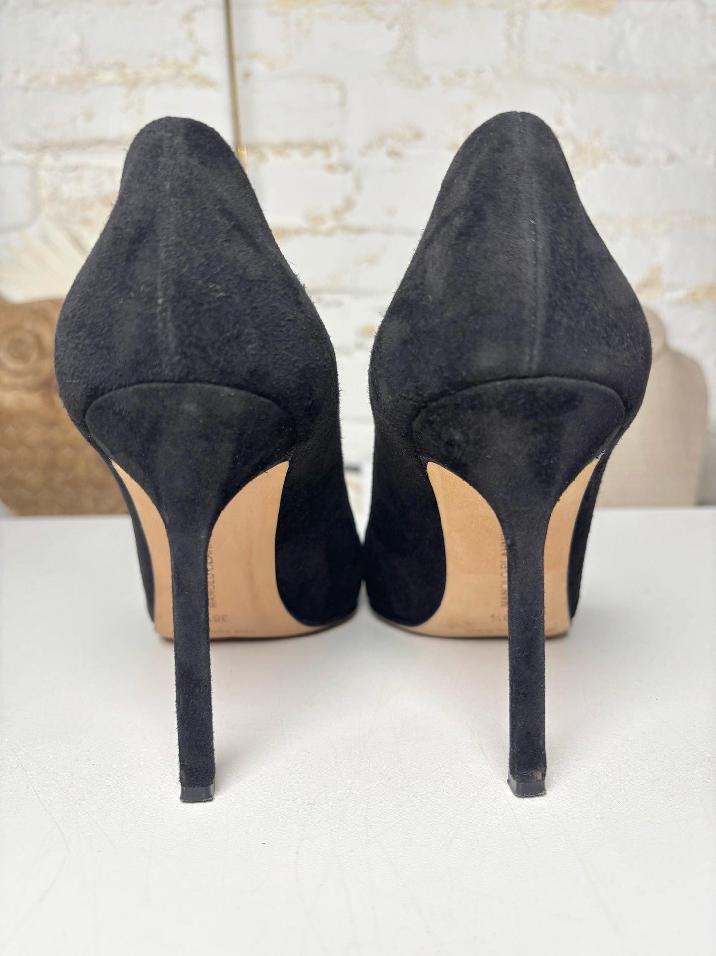 W Shoe Size 38.5 (7.5 US) Manolo Blahnik Black Leather Suede Heels
