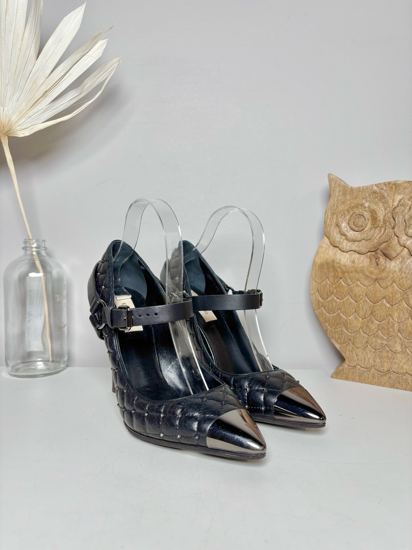 W Shoe Size 38.5 (8 US) Valentino Garavani Black Leather Heels