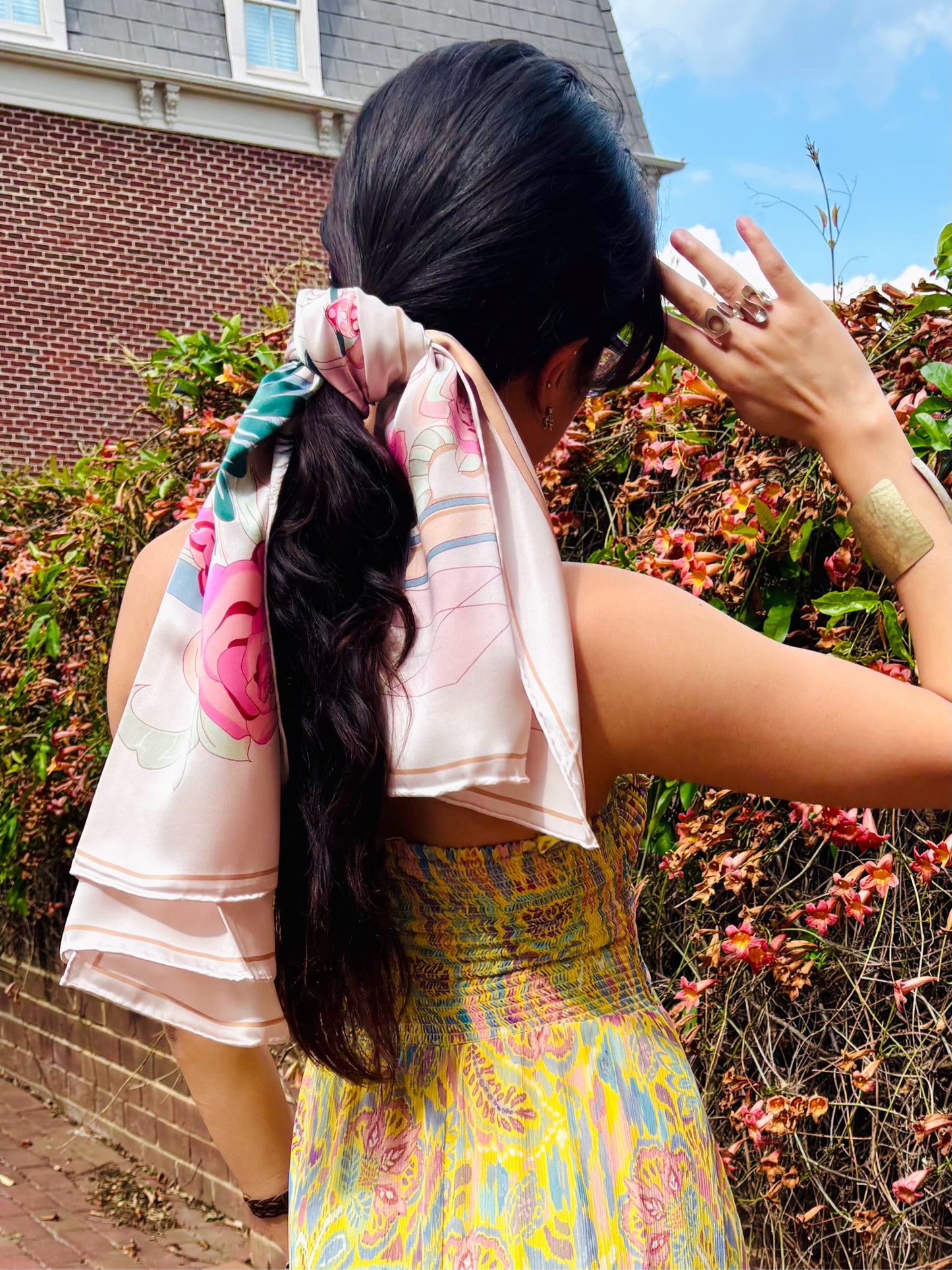 Lost Pattern Floral Print Silk Silk NWT 35 x 35 (90 x 90 cm) Scarf