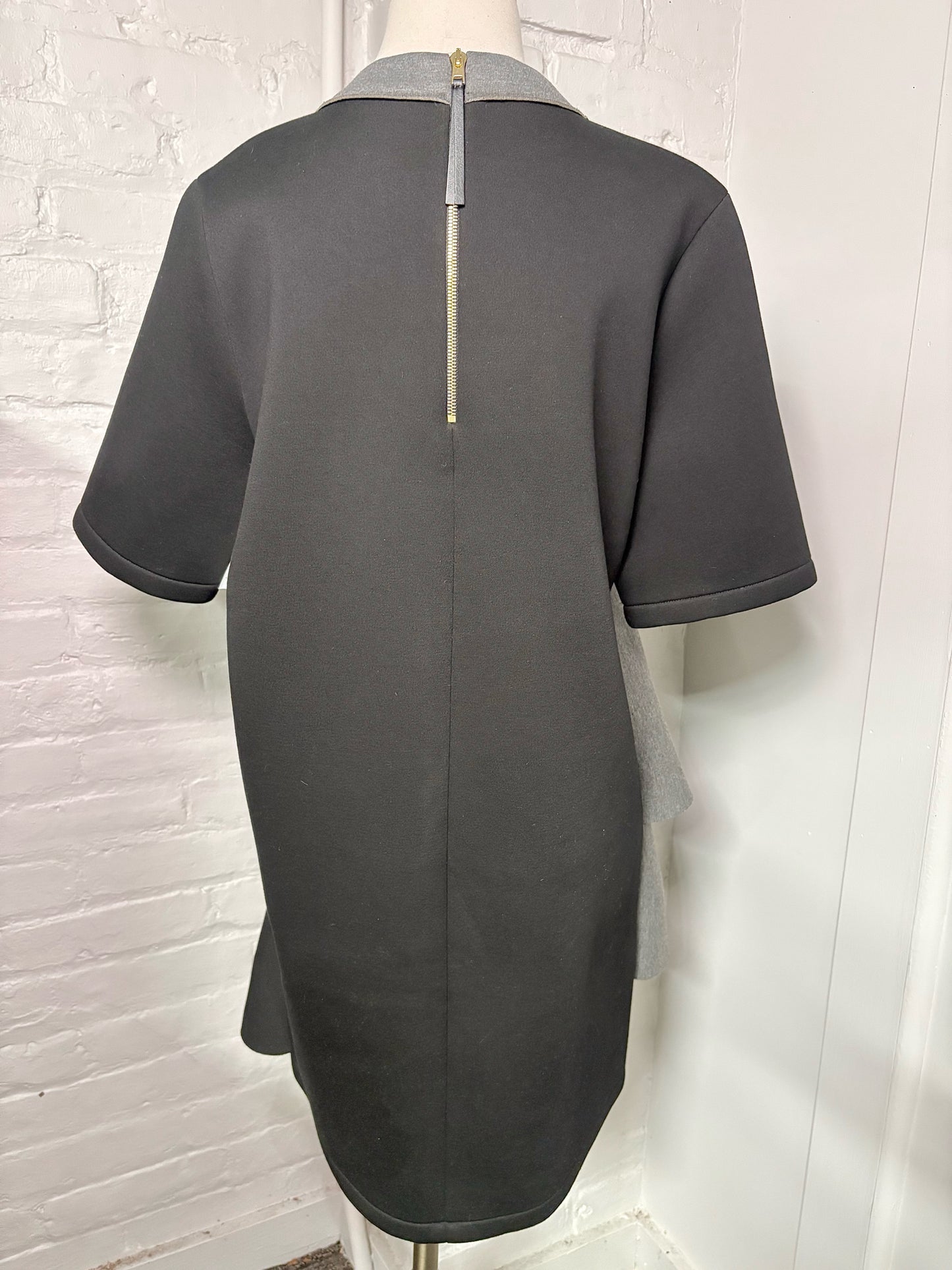 Women Size 44 (8 US) Marni Black w/Gray Ruffle Scuba Shift Dress