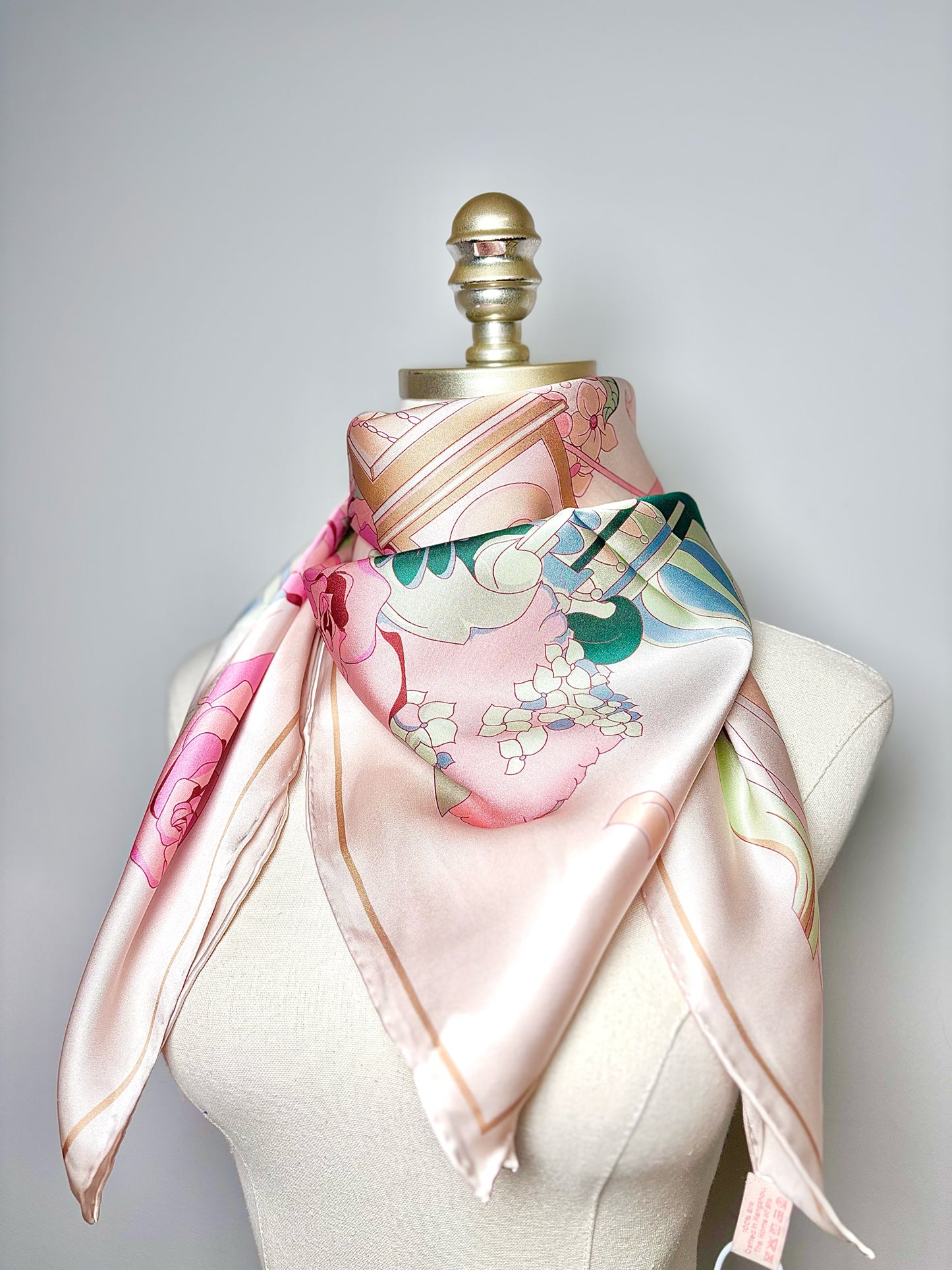Lost Pattern Floral Print Silk Silk NWT 35 x 35 (90 x 90 cm) Scarf