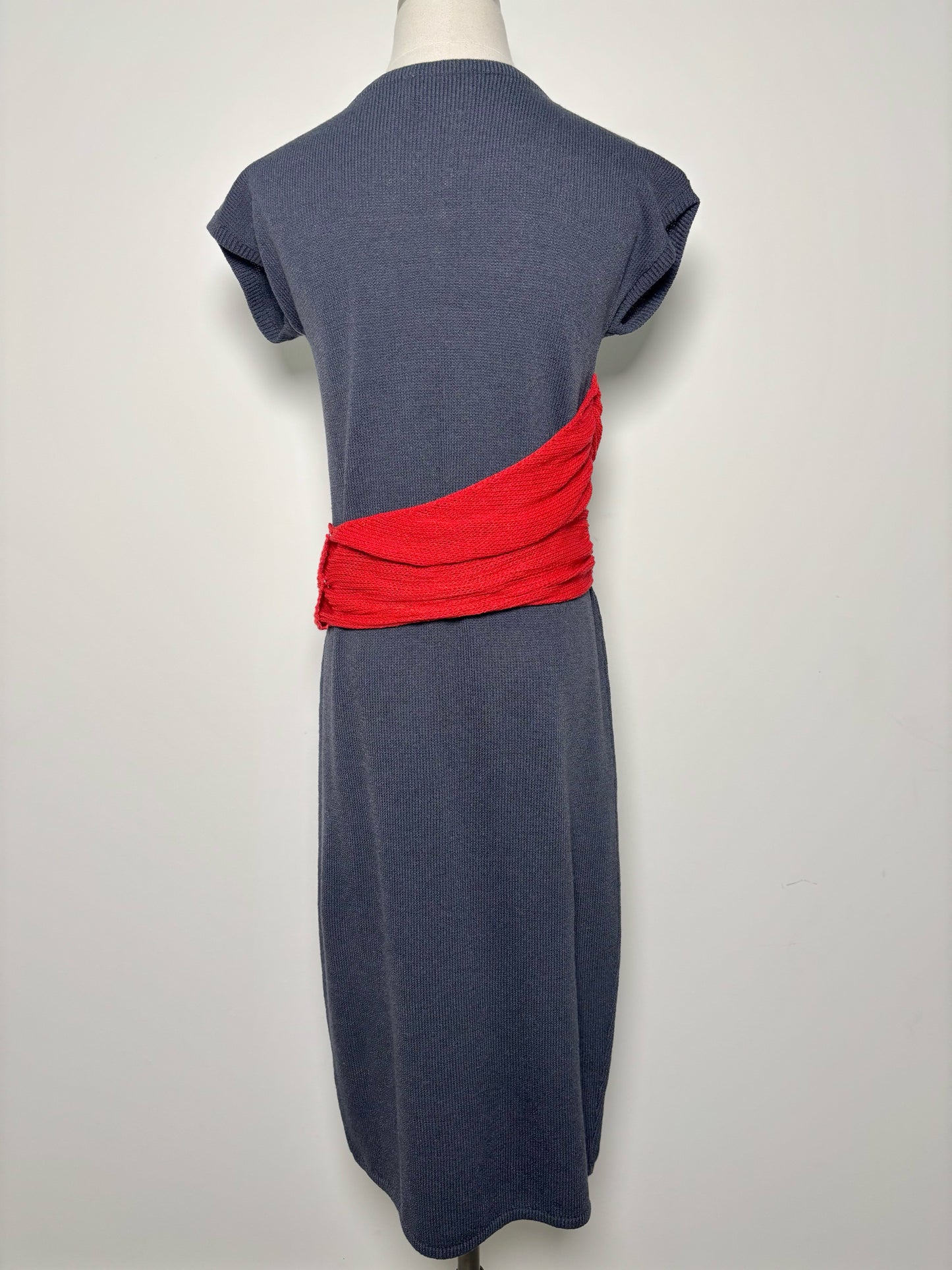 W Size M St. John by Marie Gray Gray, red Solid Dress