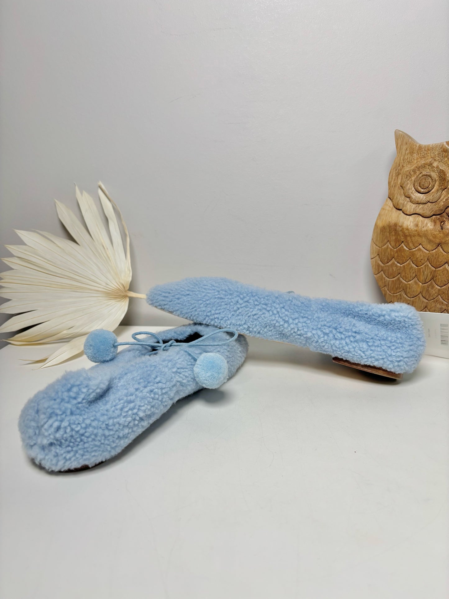 W Shoe Size 39 (8.5 US) Sleeping on Snow Powder Blue Shearling NWT Slippers