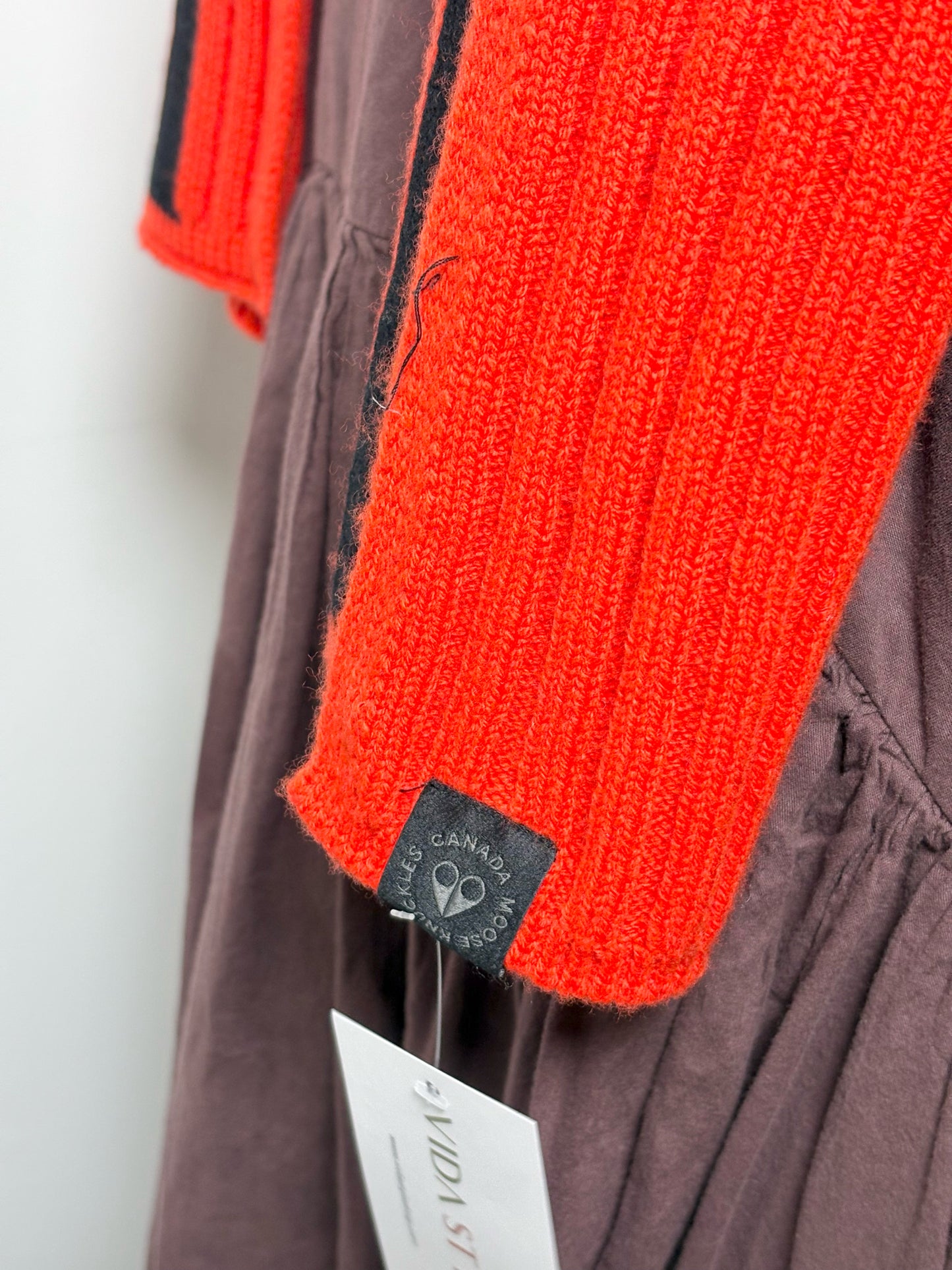 Moose Knuckles Canada Solid w/Sinkle Tab Strip Wool Merino Wool Orange, Black Scarf