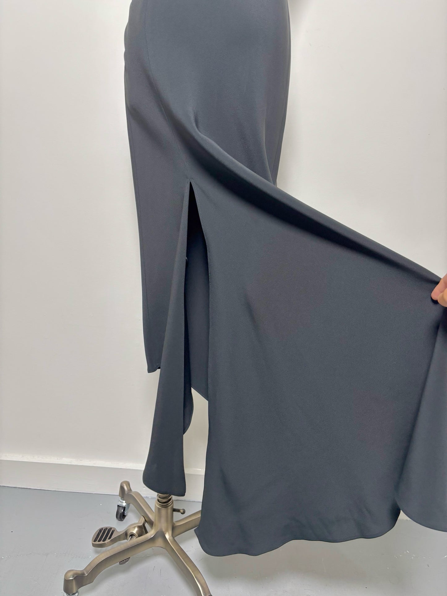 Women Size 8 (S) Alberta Feretti Black Solid NWT Asymmetrical Hem Gown