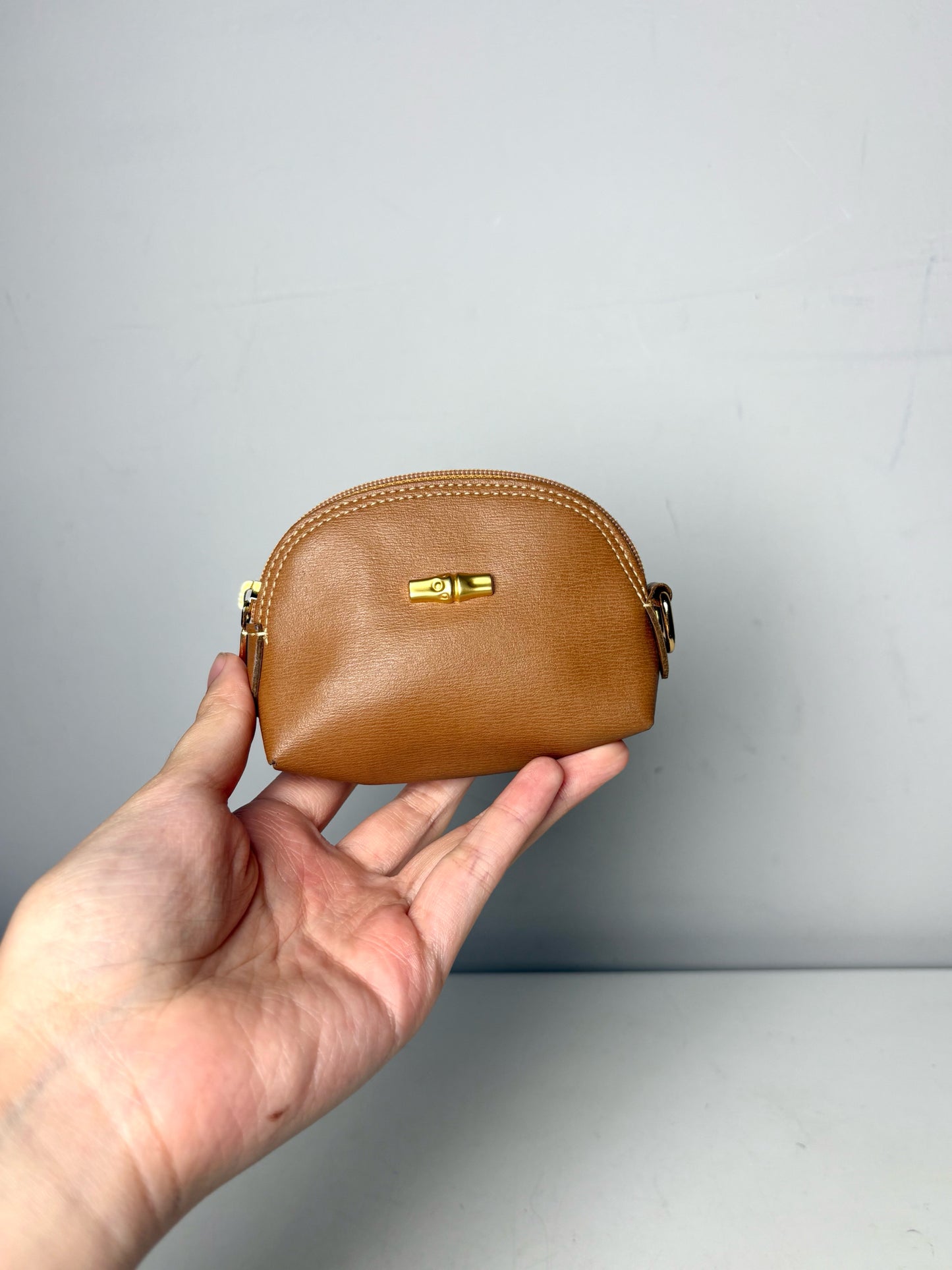 Longchamp Solid Leather Pre-owned Caramel Pouch Purse