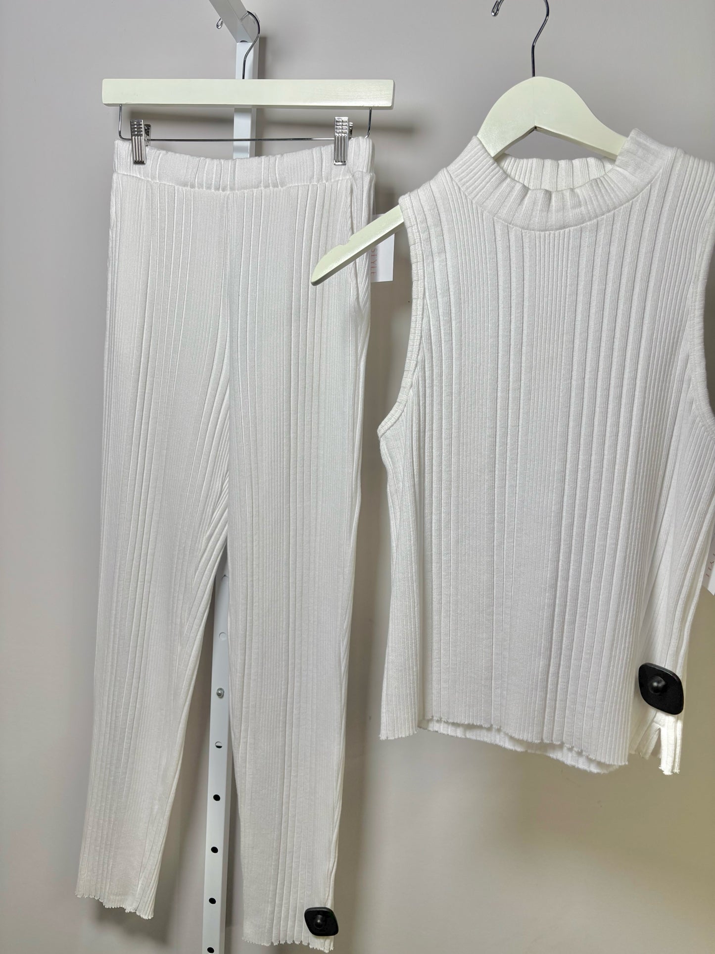 White Women Size M Stateside White Ribbed Cotton 2 Piece Set
