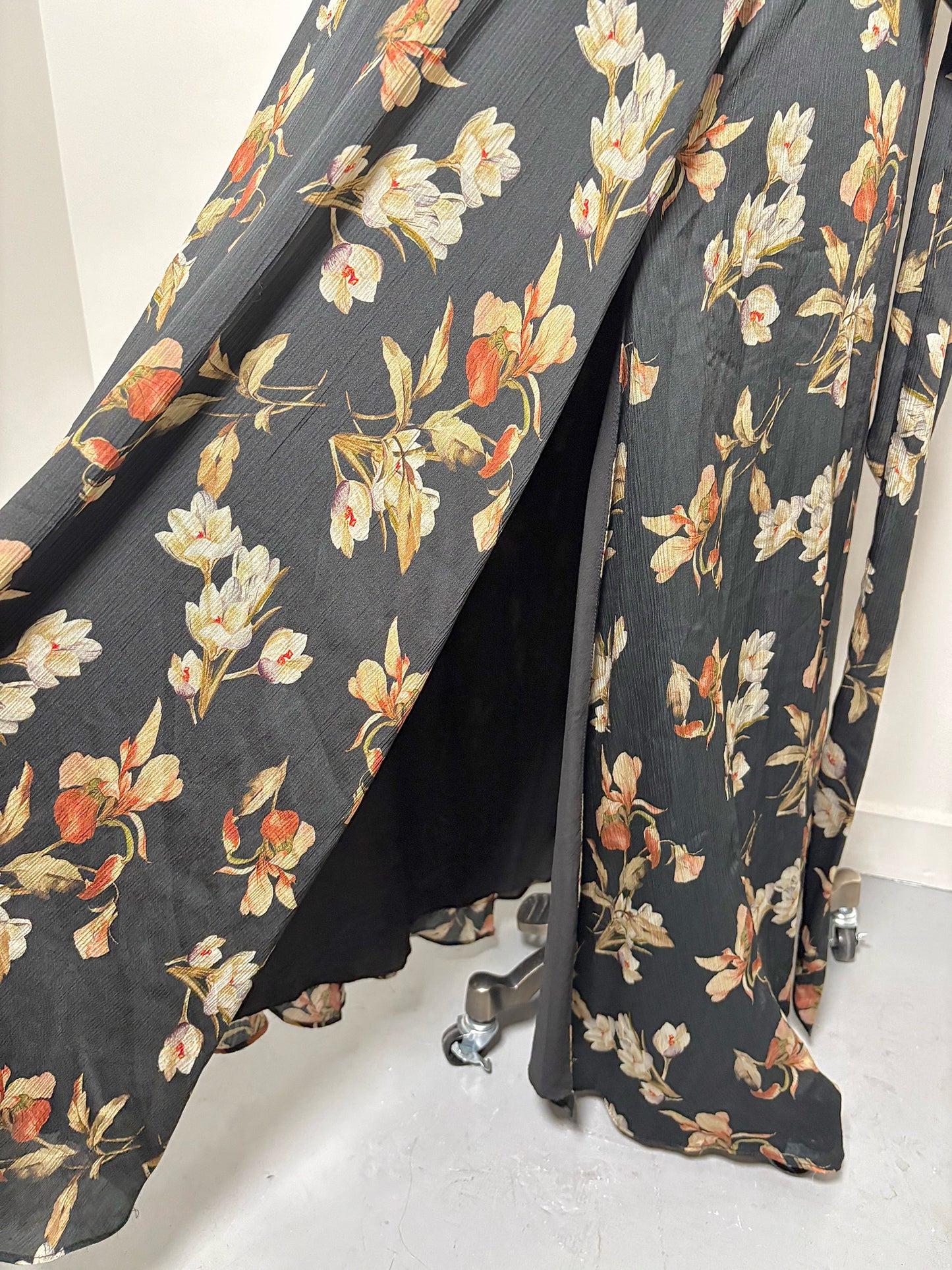 Women Size 4 Sachin + Babi Black Floral Pre-owned Dress