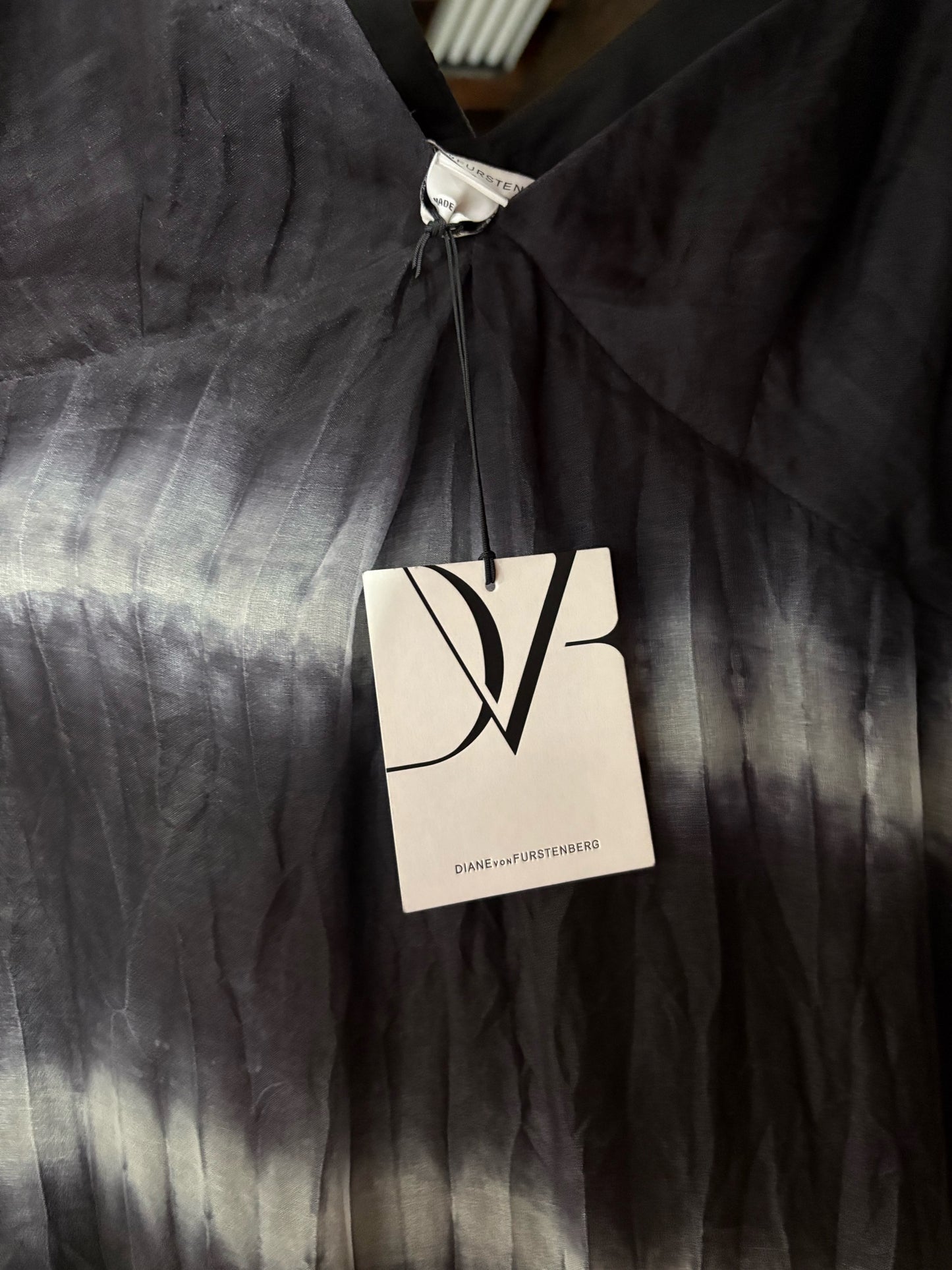 Women Size 2 Diane Von Furstenberg Black/White Tie-dyed 100% Silk Dress