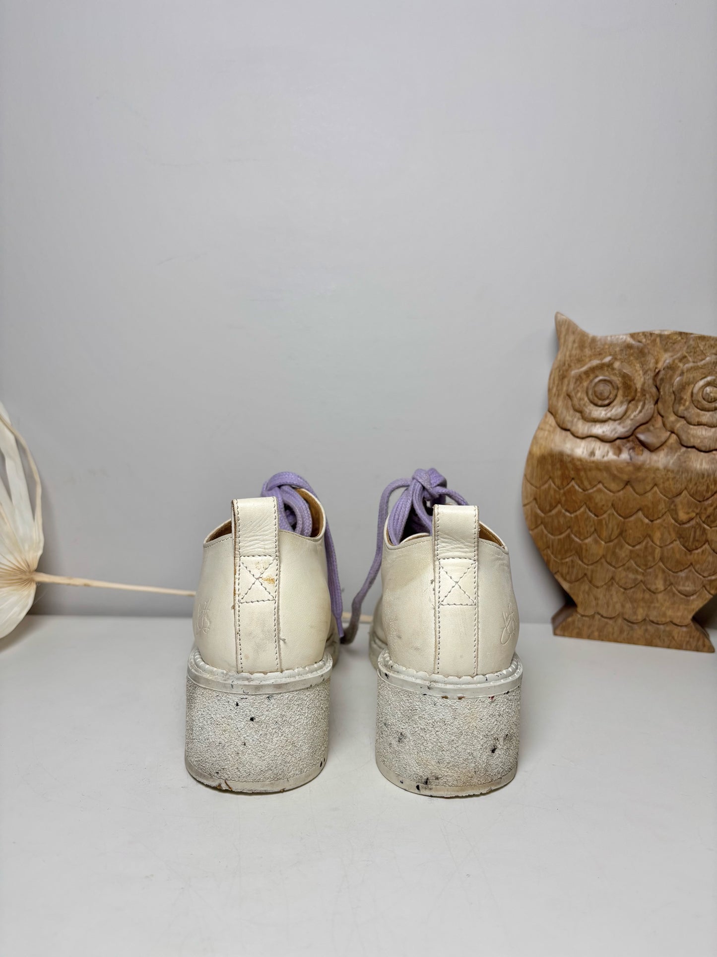 W Shoe Size 8.5 John Fluevog Cream Leather Cowhide Lace-ups