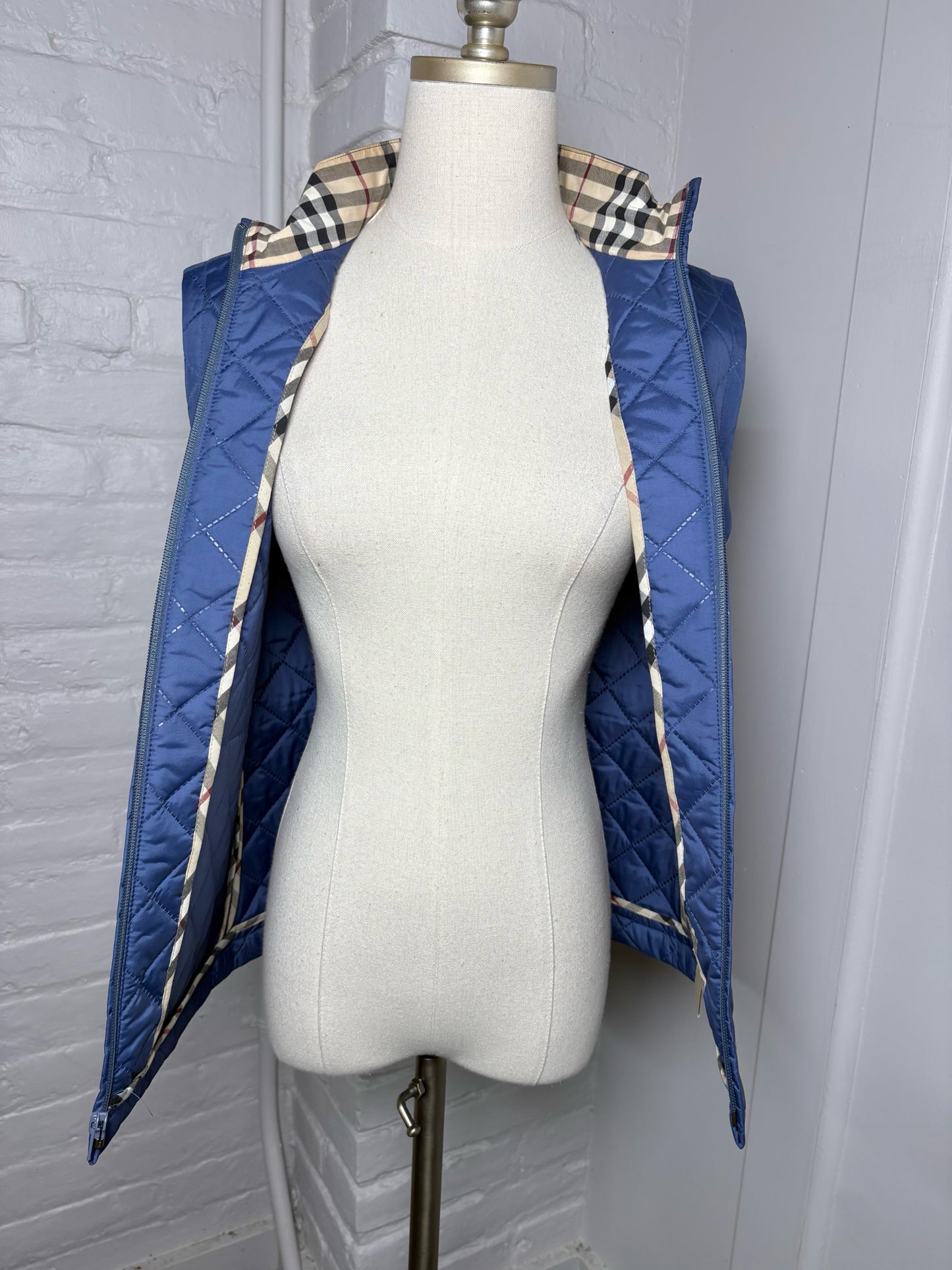 Women Size XS Burberry Blue Solid Polyester Vest