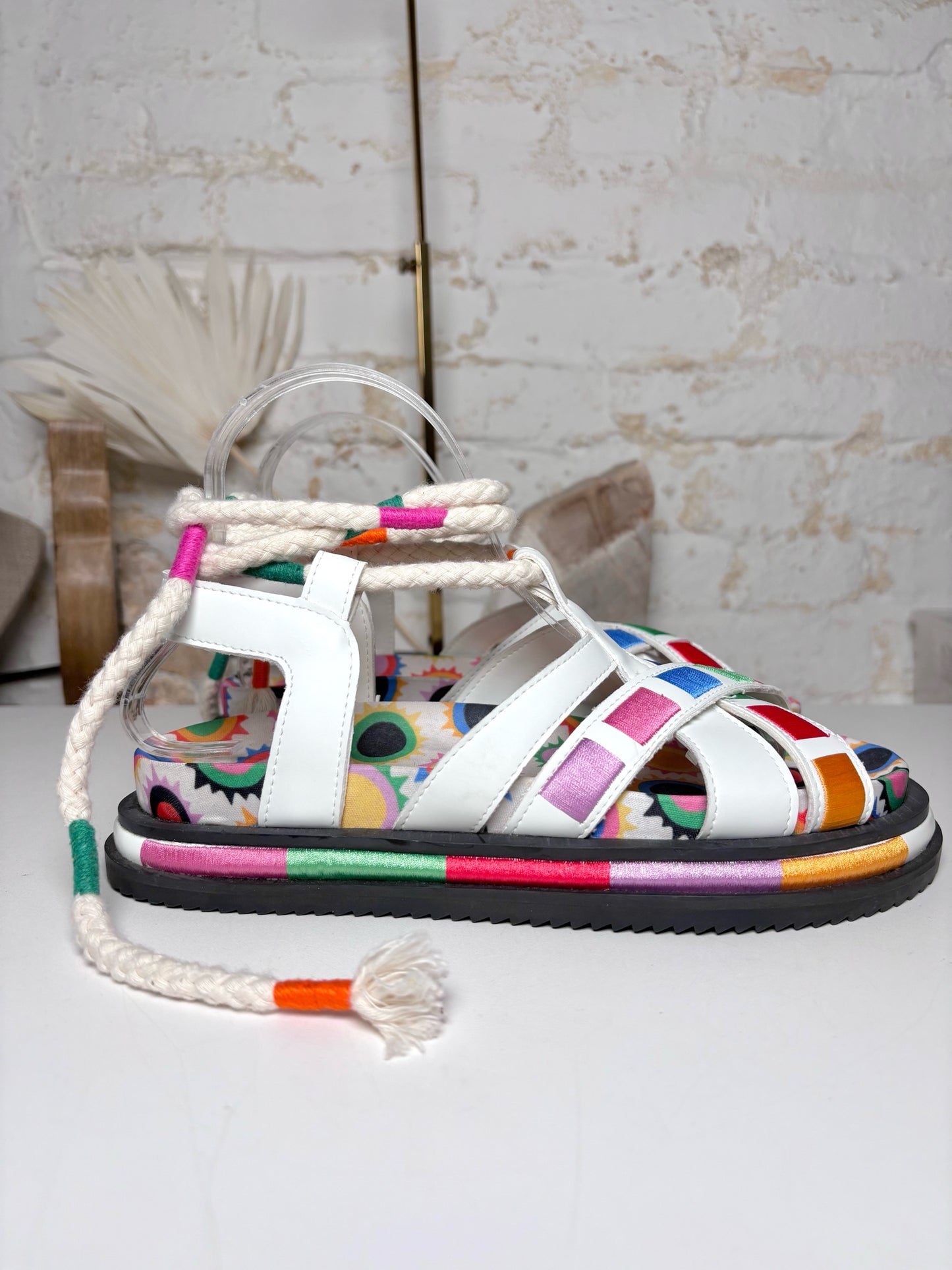 W Shoe Size 8 Farm Rio Multicolor Leather Vegan Pre-owned Sandals
