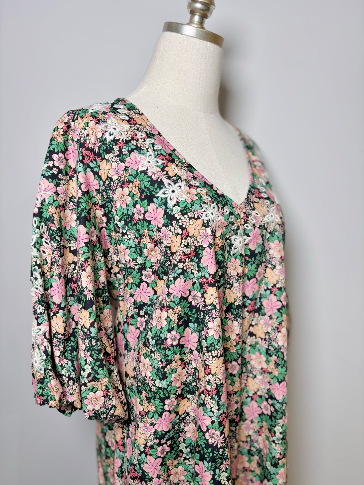 Women Size M Johnny Was Black, Pink, Green, Salmon Floral Print Dress