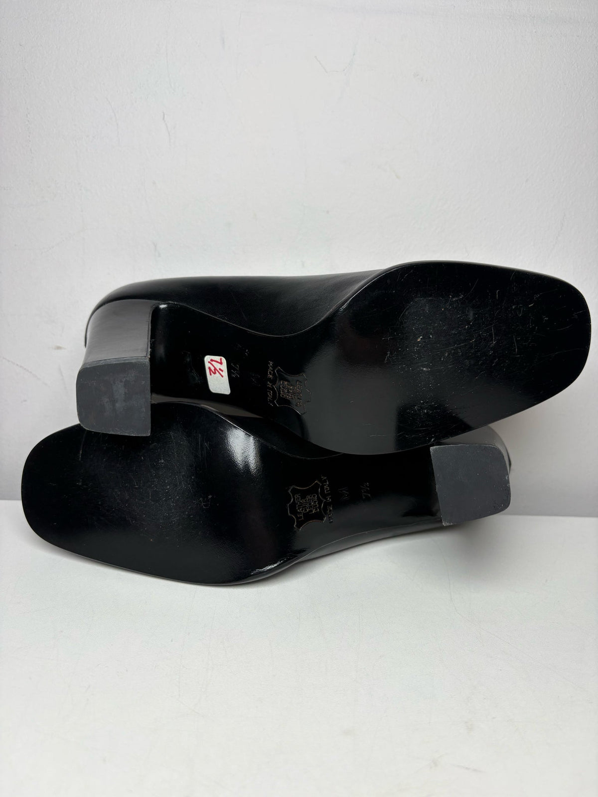 Black Women's Shoe Size 7.5 Fendi Black Leather Vintage Authentic Pre-Owned Heels