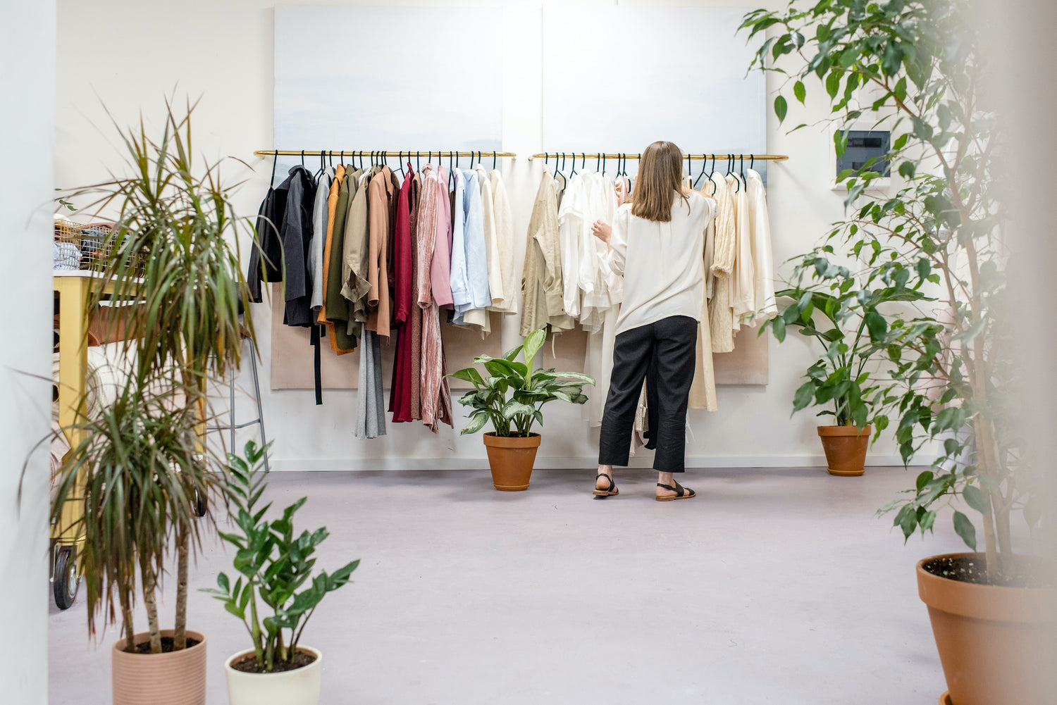 Tips For Selling Your Clothes At Consignment Shops