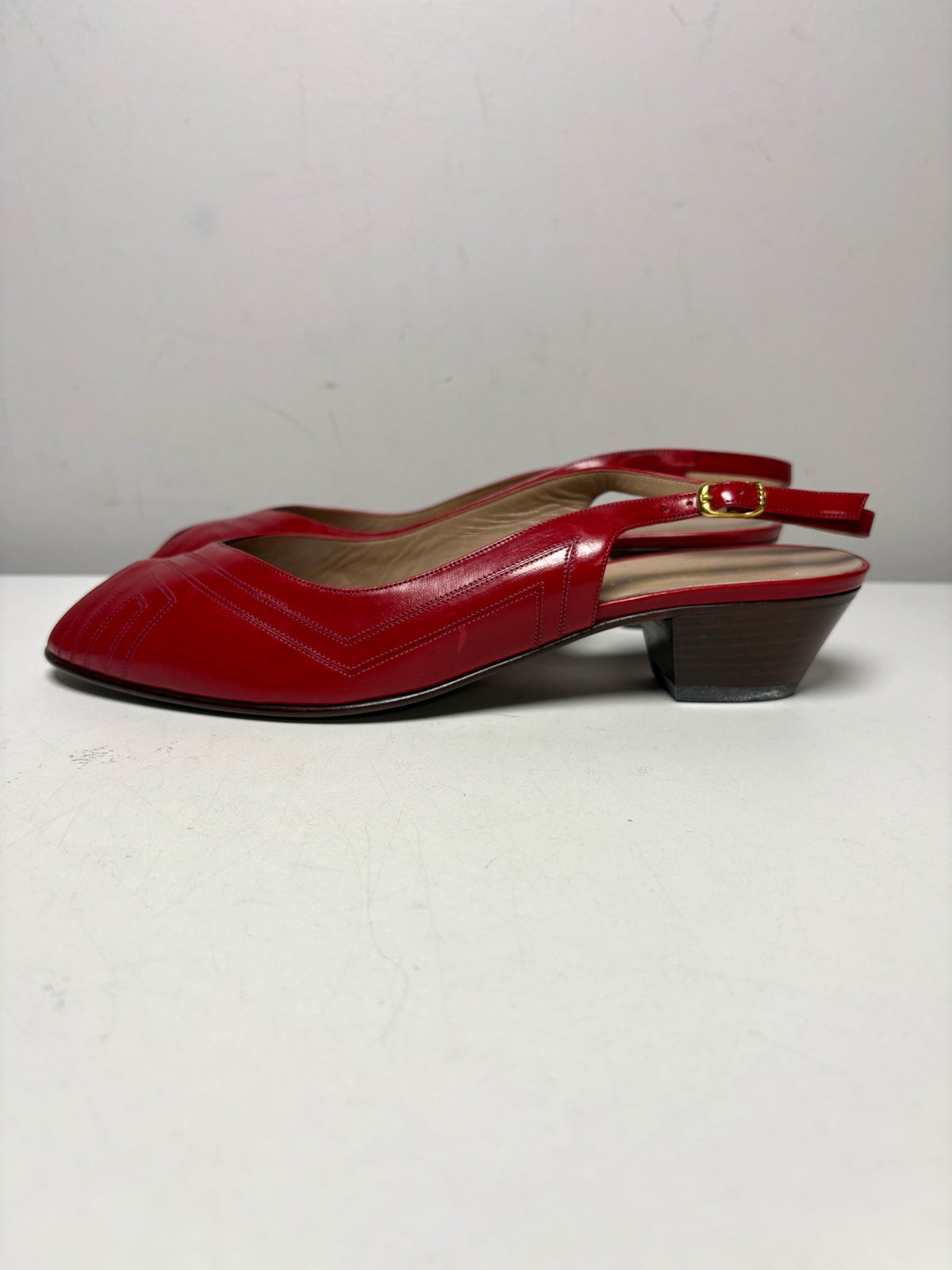Women Shoe Size 7.5 Bruno Red Leather Vintage Pre-Owned Slingback Peep Toe Heels