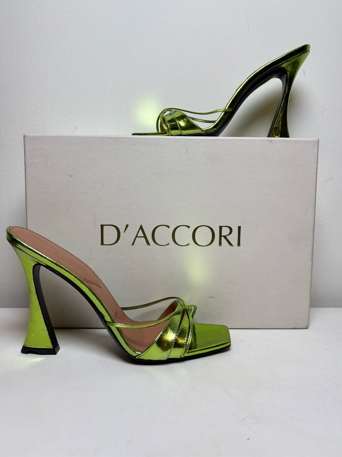 W Shoe Size 38 (7.5 - 8) D'Accori Bright Green "Lust Mules" Leather Calf Heels
