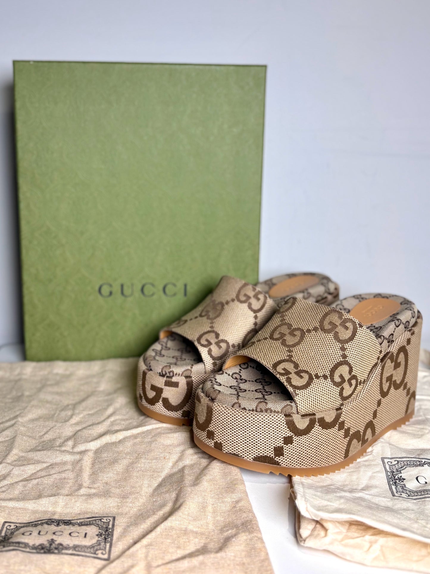 W Shoe Size 39 Gucci GG Beige, Brown Canvas Women's Pre-owned Wedge Slides