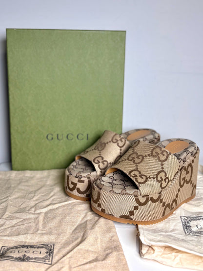 W Shoe Size 39 Gucci GG Beige, Brown Canvas Women's Pre-owned Wedge Slides