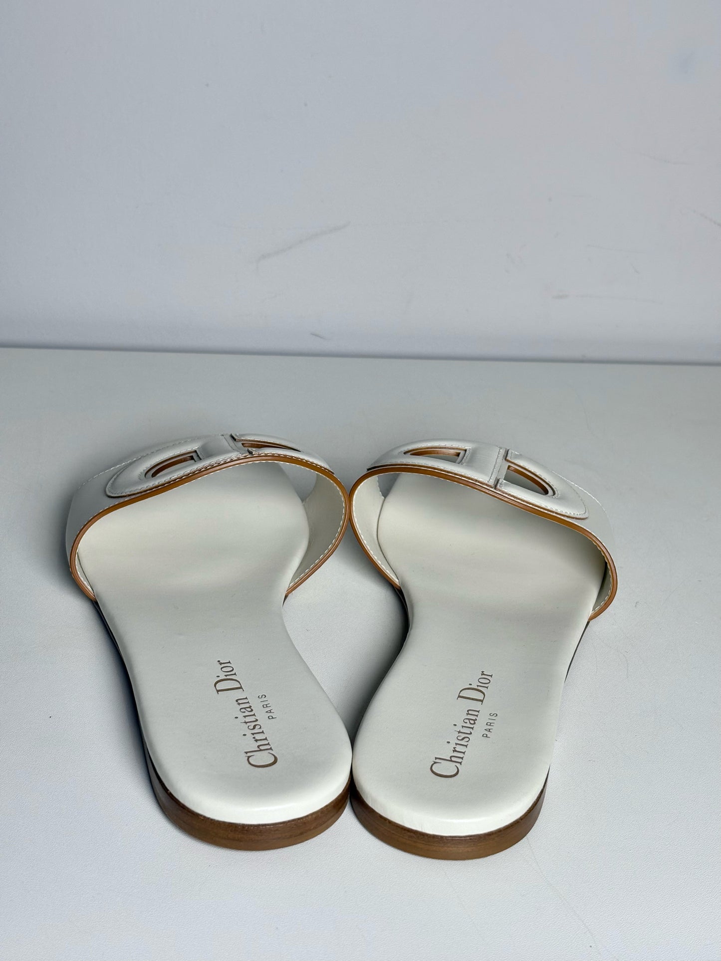 W Shoe Size 40 (9.5 - 10) Christian Dior Off-white Leather Calfskin Flats