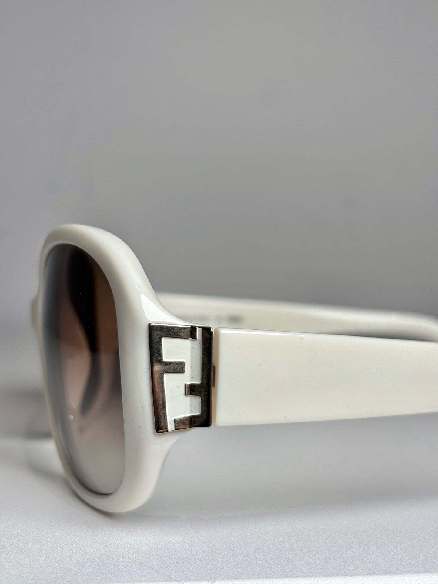 Fendi FS5236 Oversized Women's Pre-owned Cream Acetate Sunglasses