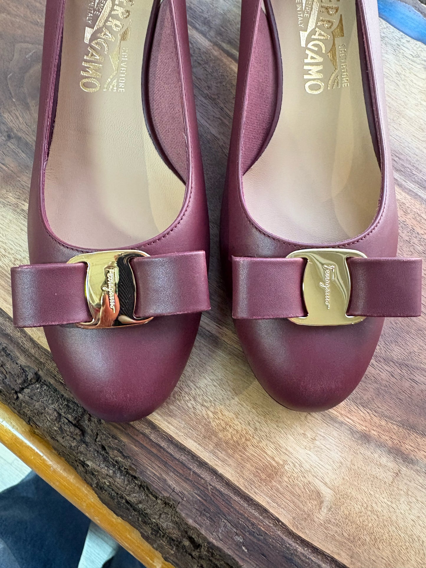 W Shoe Size 8.5 Salvatore Ferragamo Plum Leather Bow Pumps