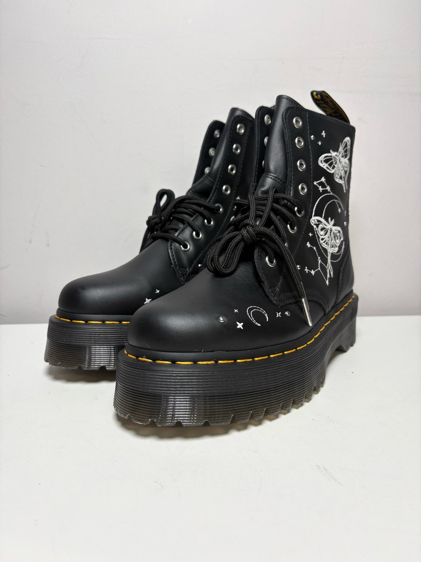 Women Shoe Size 9 Dr. Martens Black & White Leather NWT Pre-Owned Platform Boots