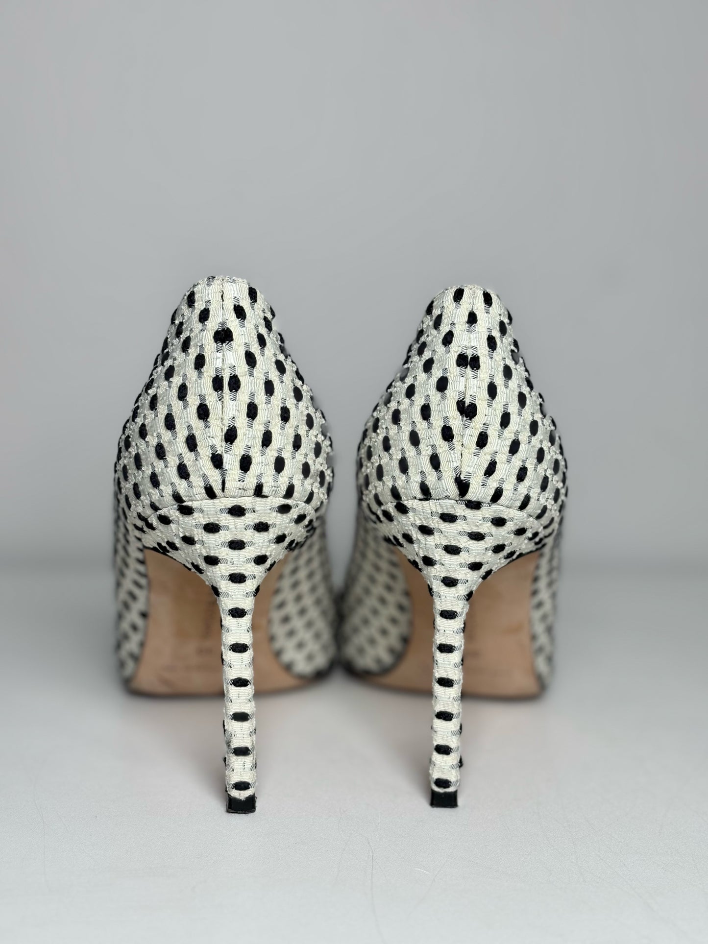 W Shoe Size 38 Manolo Blahnik Off-white, Black Dots Embroidery Pre-owned Heels