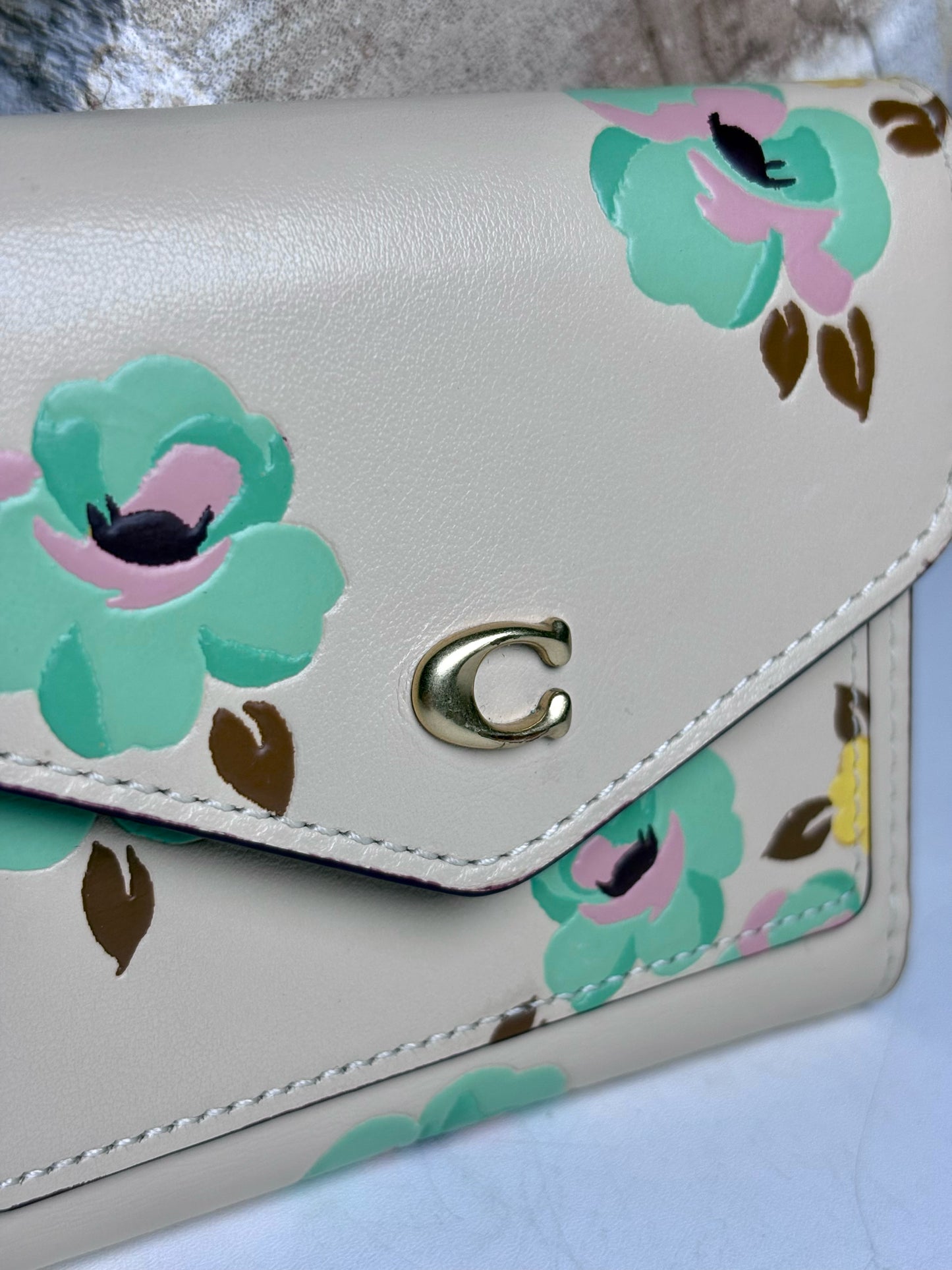 Coach Wyn Beige w/Green Floral Print Leather Pre-owned Beige Wallet