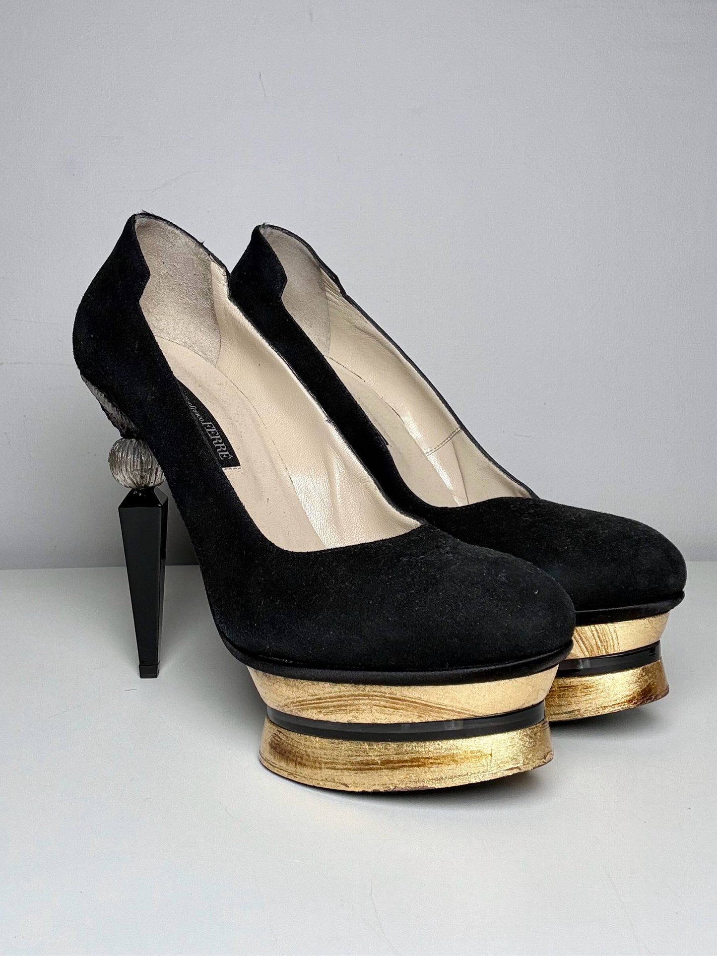 W Shoe Size 40 (10, US) Gianfranco Ferre Black Suede Vintage Heels