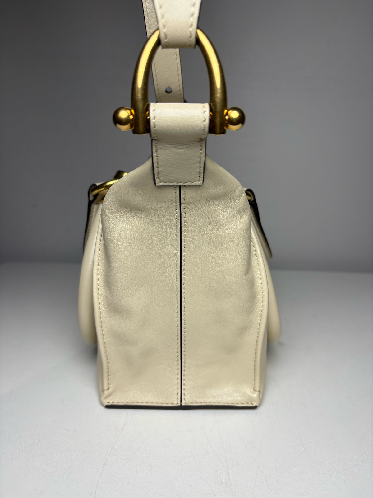 Women's Chloé Small Paraty 24 Cream Sweet Beige Leather Authentic Pre-Owned Shoulder Bag