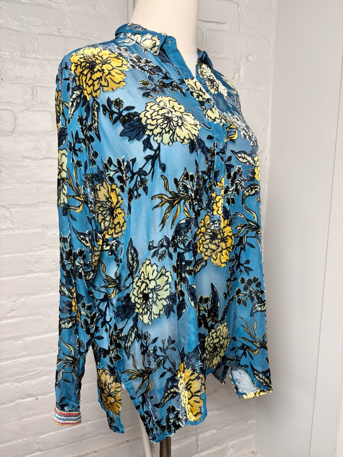 Women Size 2 Johnny Was Teal Floral Print Rayon, Silk NWT Shirt